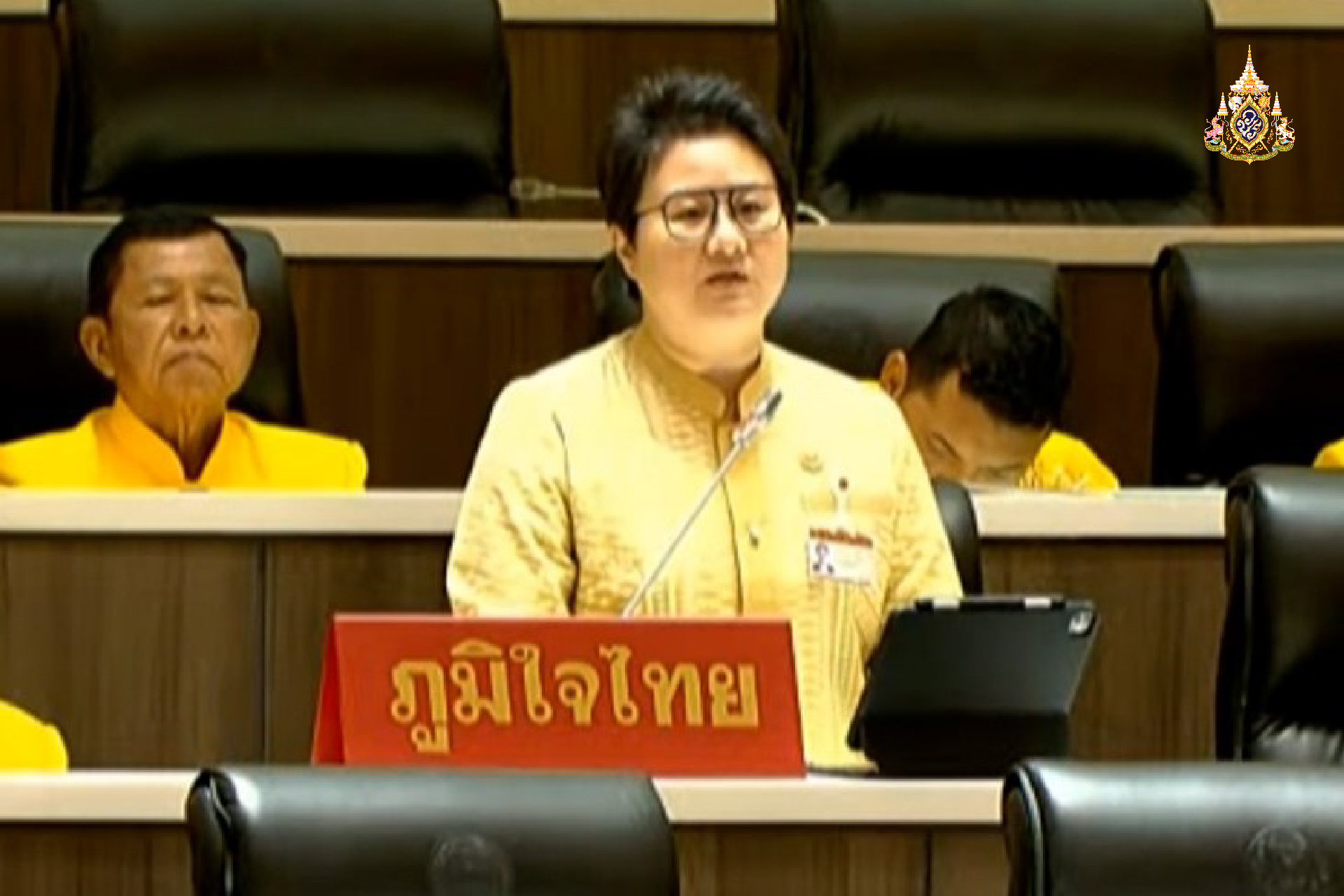 "แนน บุณย์ธิดา" หารือซ่อมถนนพัง ทบทวนโครงการ ปุ๋ยคนละครึ่ง