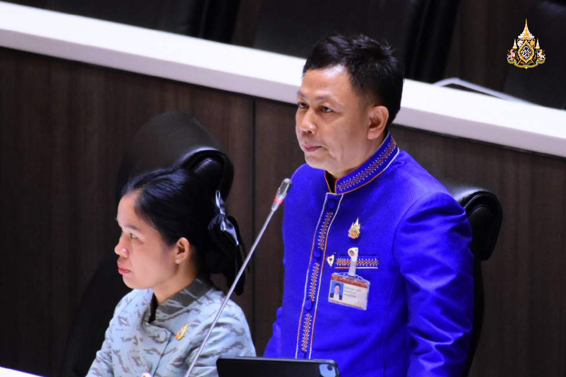 "สส.สุวรรณา"  สี่แยกไร้ไฟแดง ถนนเละเป็นโคลน  ขอสะพานลอยหน้ารร.