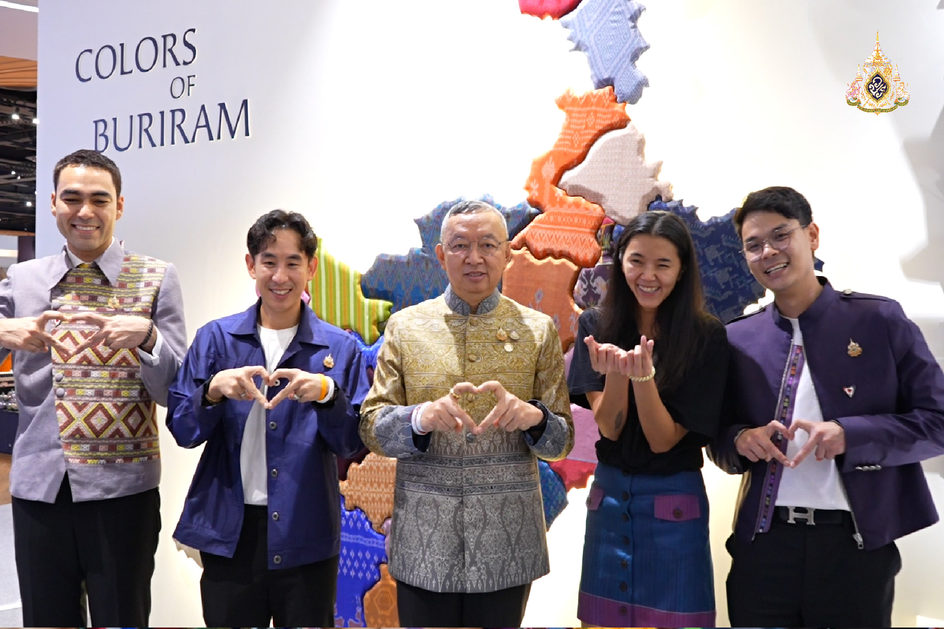 อลังการผ้าไทย สุดยิ่งใหญ่แห่งปี “พล.ต.อ.เพิ่มพูน” ชวนชมนิทรรศการ Colors of Buriram สืบสานผ้าไทย สู่ไฮแฟชั่นระดับโลก