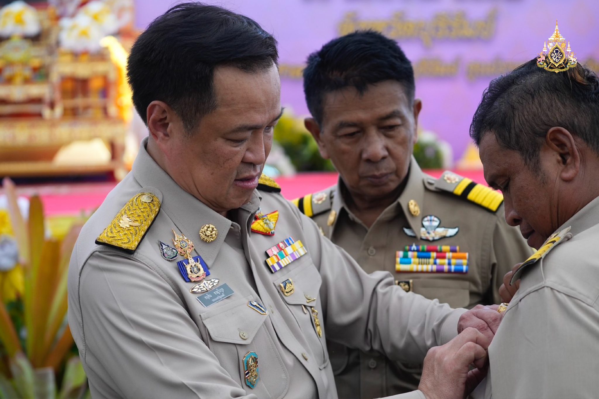 ยกย่อง กำนัน - ผญบ. "ผู้ปิดทองหลังพระ"