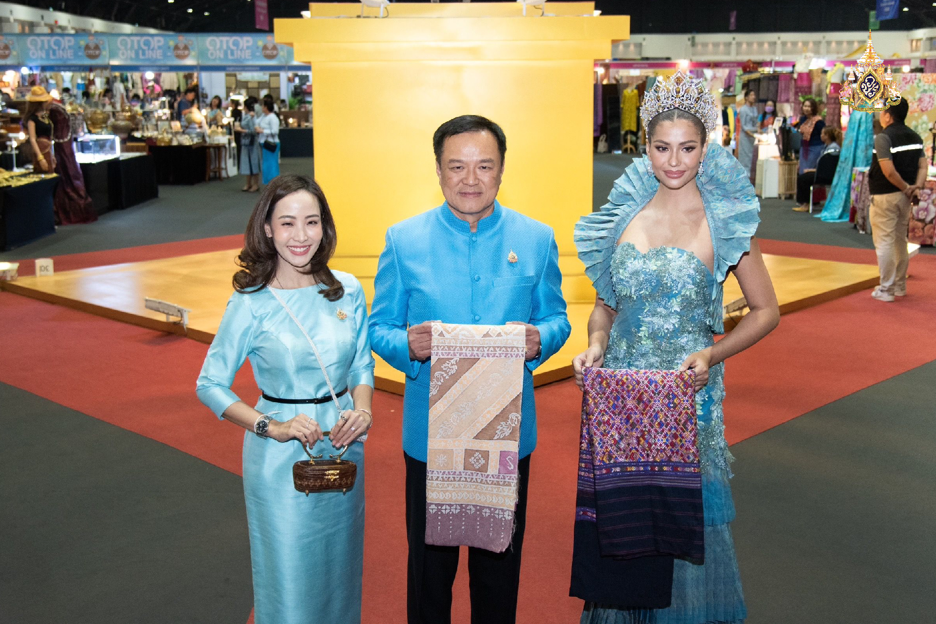 ศิลปาชีพประทีปไทย OTOP หลอมดวงใจ ด้วยพระบารมี 2567