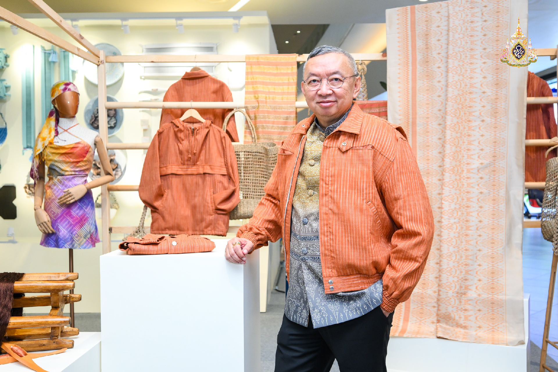 "บุรีรัมย์" ยกขบวนผ้าไทยสุดตระการตา อวดโฉมใน THAI TEXTILE HEROES 2024 EPISODE 3 นิทรรศการผ้าไทย “Colors of Buriram ” ที่ชั้น 4 ไอคอนสยาม