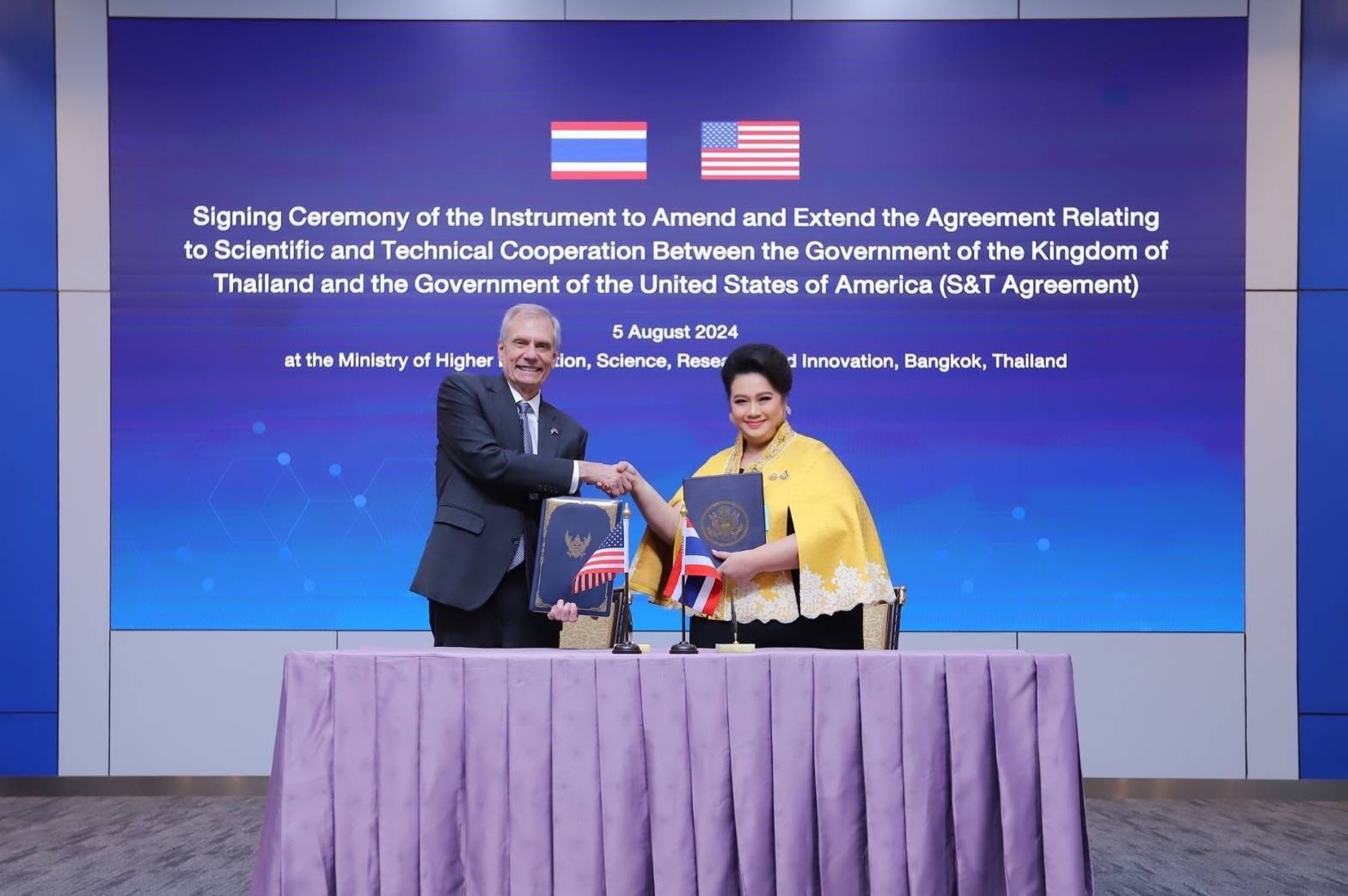 ลงนามต่ออายุ 10 ปี  ด้านวิทยาศาสตร์ - วิชาการ