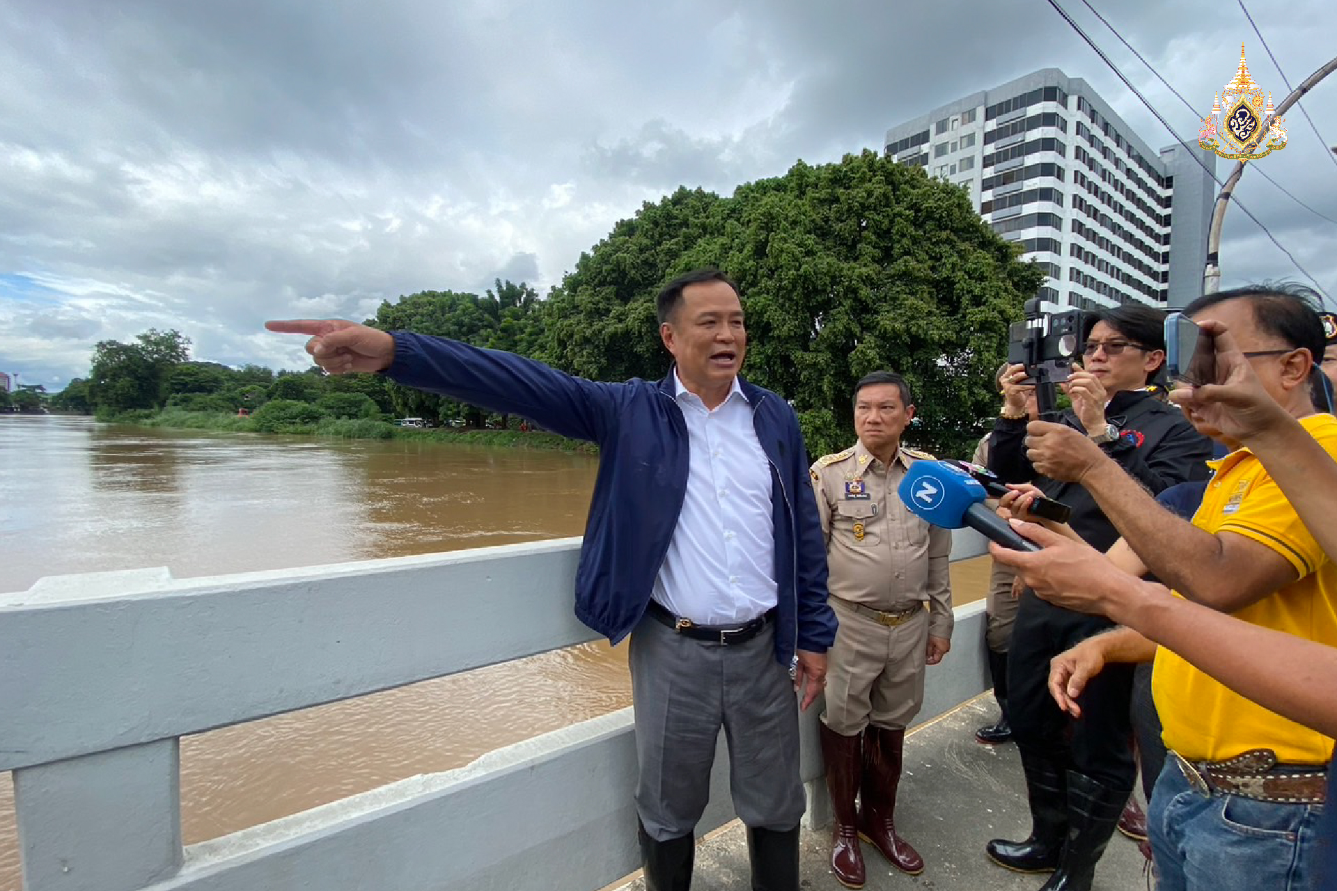 “อนุทิน” บินด่วนลง “เชียงใหม่” ตรวจปัญหาน้ำท่วม ให้กำลังใจชาวบ้าน เจ้าหน้าที่ เผย รัฐบาล ติดตามสถานการณ์ใกล้ชิด พร้อมช่วยเหลือ สนับสนุน สุดความสามารถ