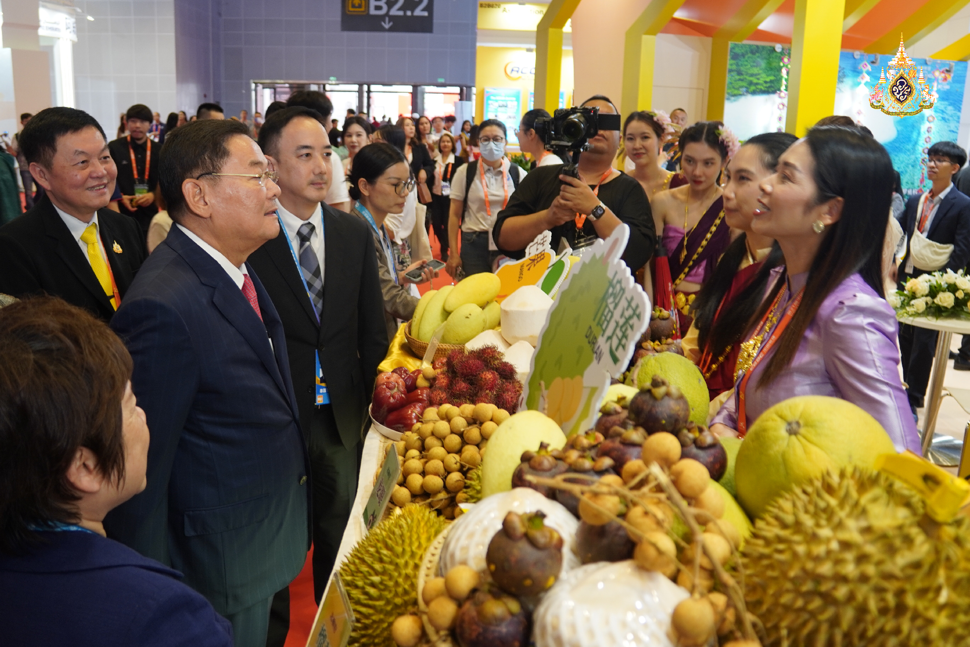 นักช็อปจีนล้น  “ไทยแลนด์ ฮอลล์”