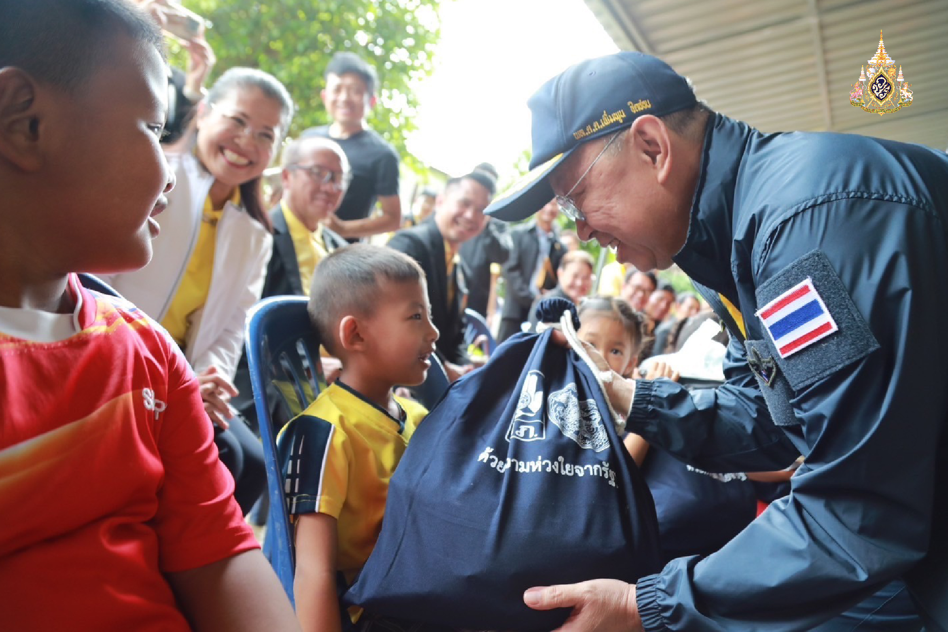 "ครูอุ้ม" ลงพื้นที่เยี่ยมให้กำลังใจครู นักเรียน บุคลากร และโรงเรียนที่ถูกน้ำท่วม ที่เชียงราย