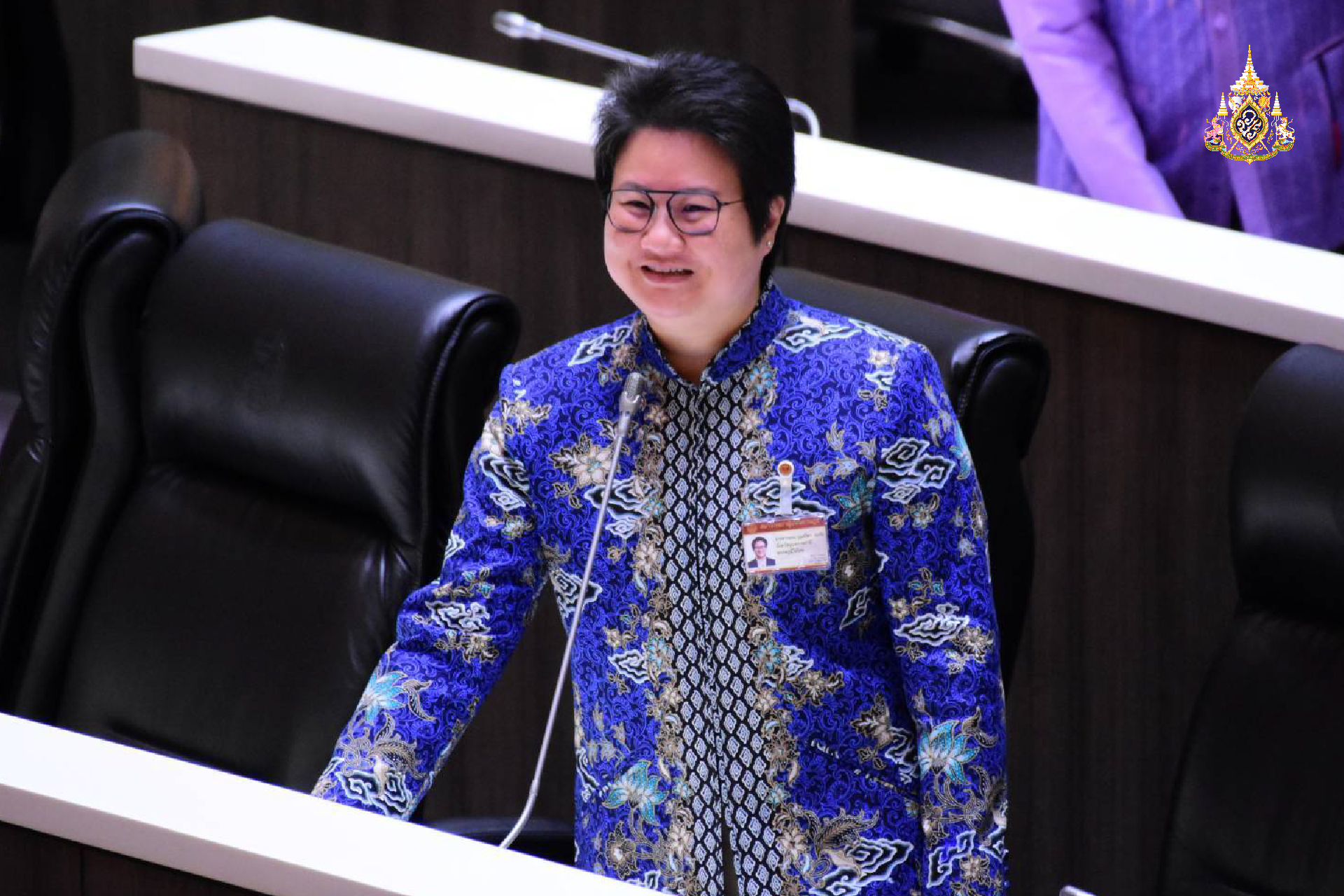 "สส.แนน บุณย์ธิดา" หารือ เร่งซ่อมถนนชำรุด เป็นหลุมเป็นบ่อ ถามโครงการไร่ละ 1 พันจะมีหรือไม่