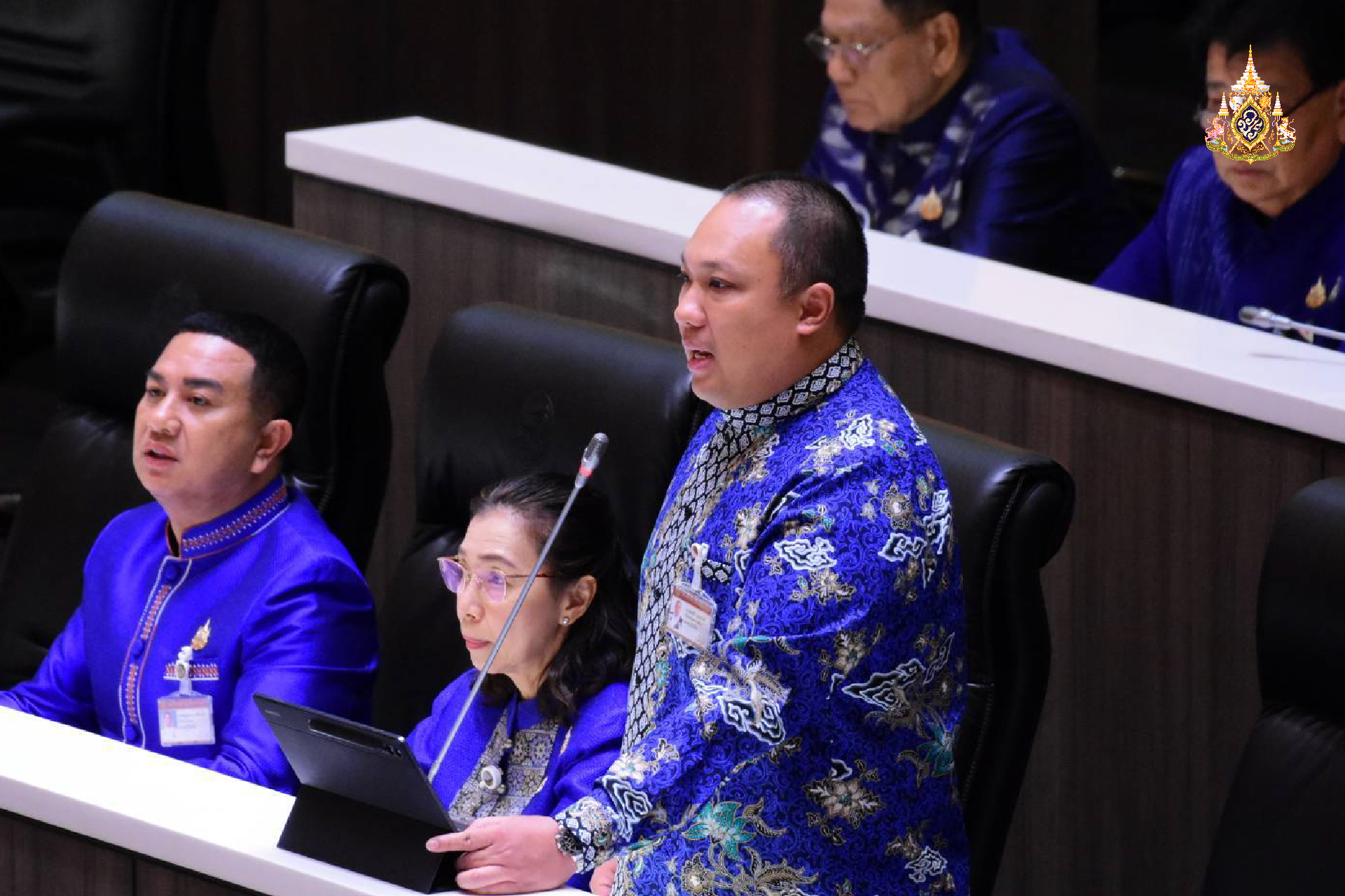 "สส.พลพีร์" ติดตั้งไฟจราจร ขอคำตอบเงินช่วยชาวนาไร่ละพัน ค่าชดเชยตัดอ้อย เงินดิจิทัล 1 หมื่น