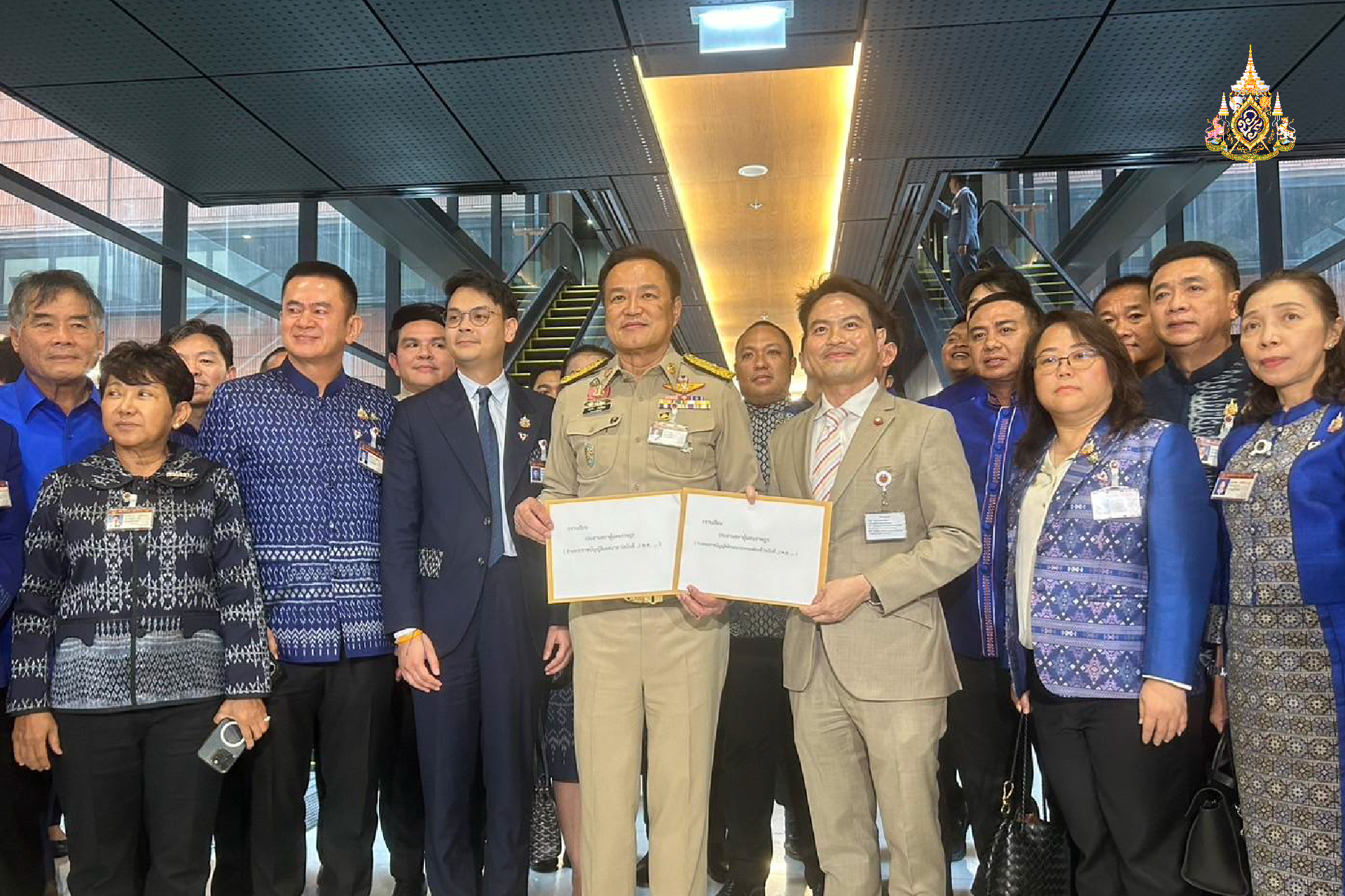 “ภูมิใจไทย” ยื่น 2 พ.ร.บ.คงตำแหน่งกำนัน-ผู้ใหญ่บ้าน