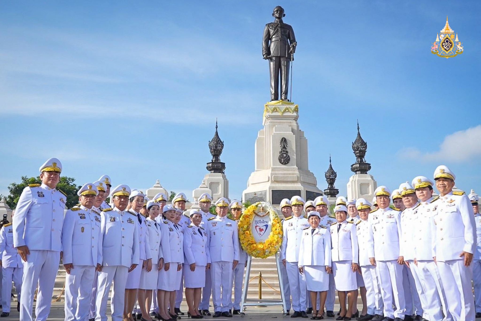 "ไชยชนก" นำ กรรมการบริหารพรรค สมาชิกสภาผู้แทนราษฎร ผู้ดำรงตำแหน่งทางการเมือง พรรคภูมิใจไทย วางพวงมาลาเนื่องใน "วันนวมินทรมหาราช" 13 ต.ค.