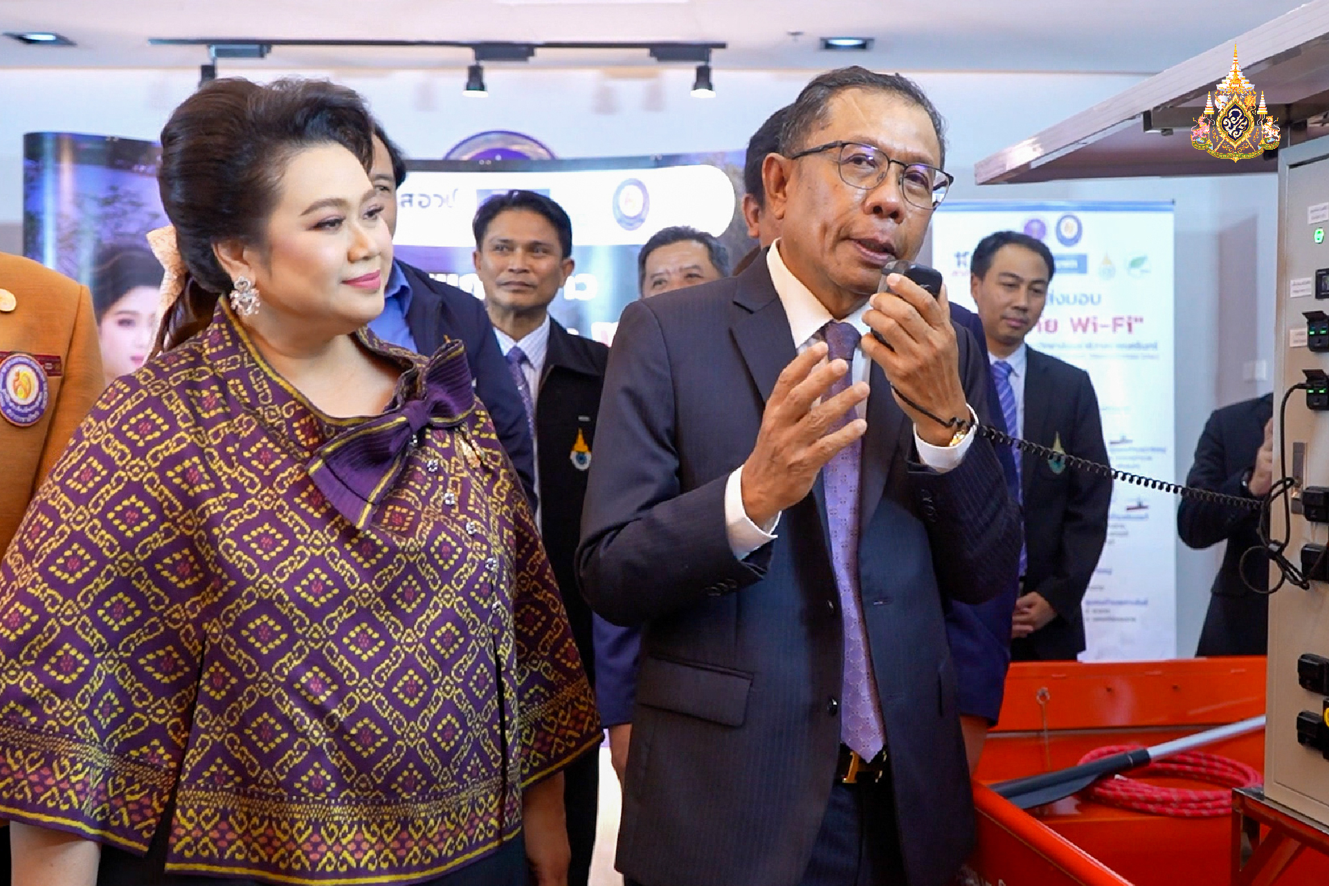 มอบเรือกู้ภัย Wi-Fi