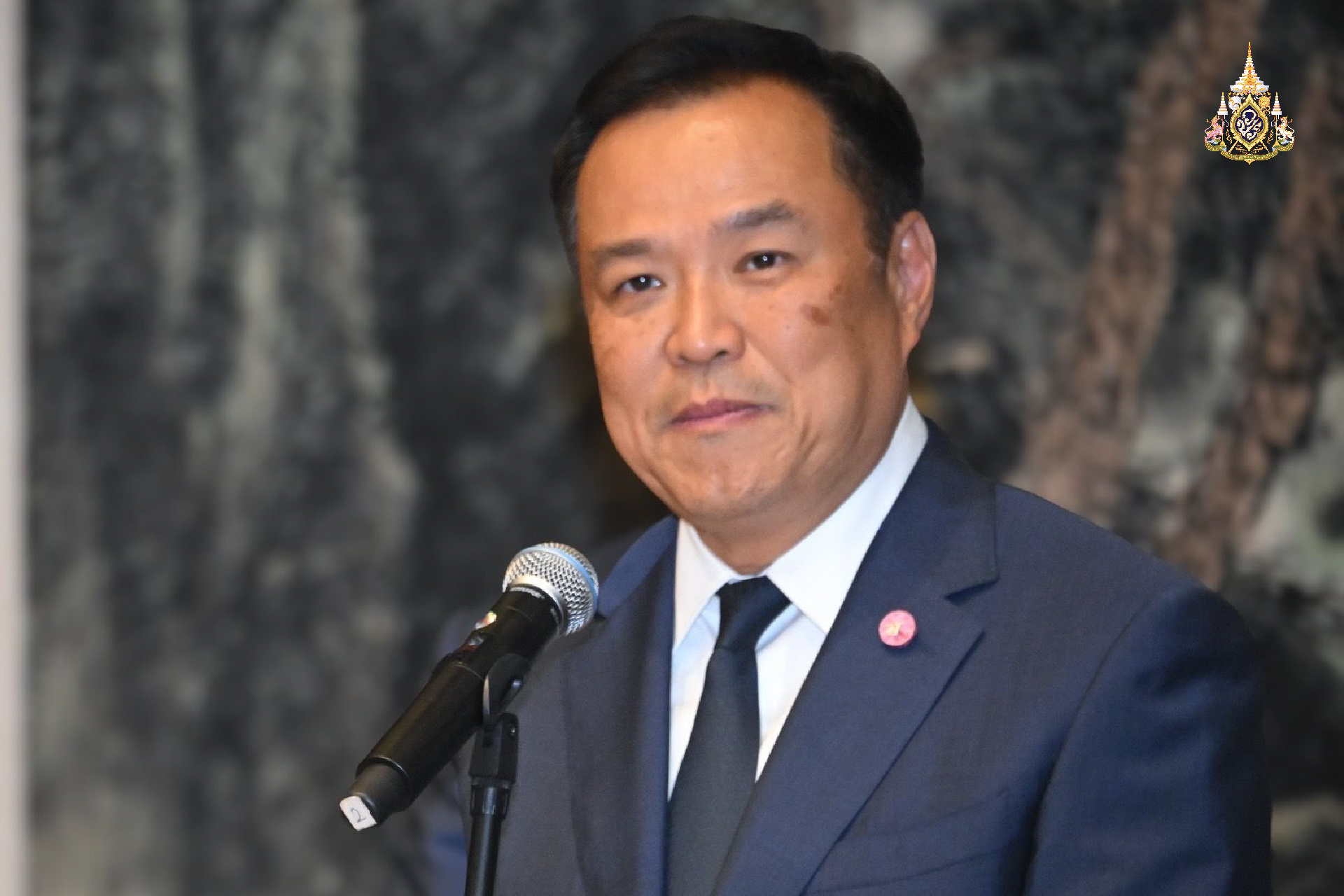 รับมอบสิ่งของบริจาคช่วยน้ำท่วมภาคเหนือ