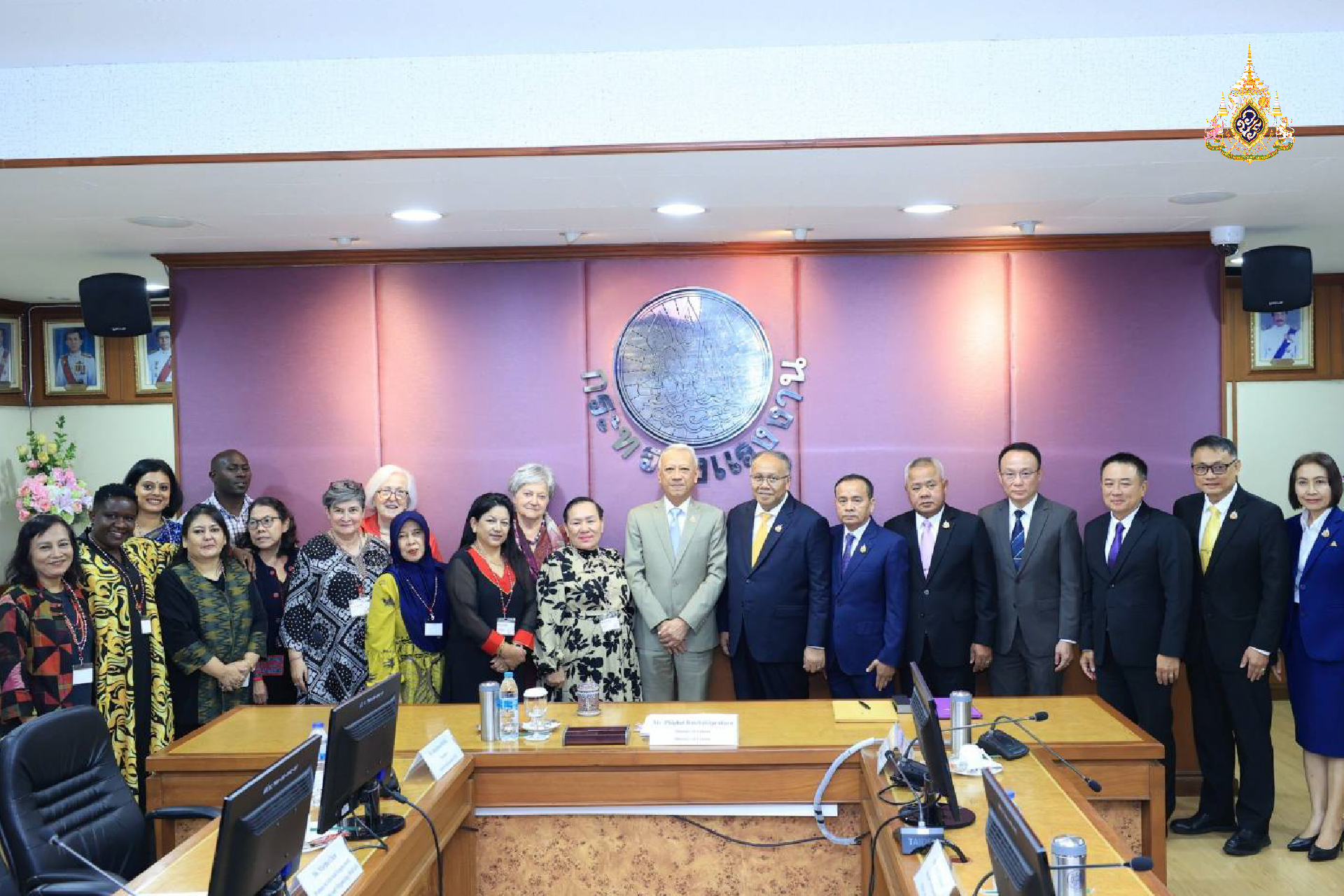 ดูแลผู้รับงานไปทำที่บ้าน