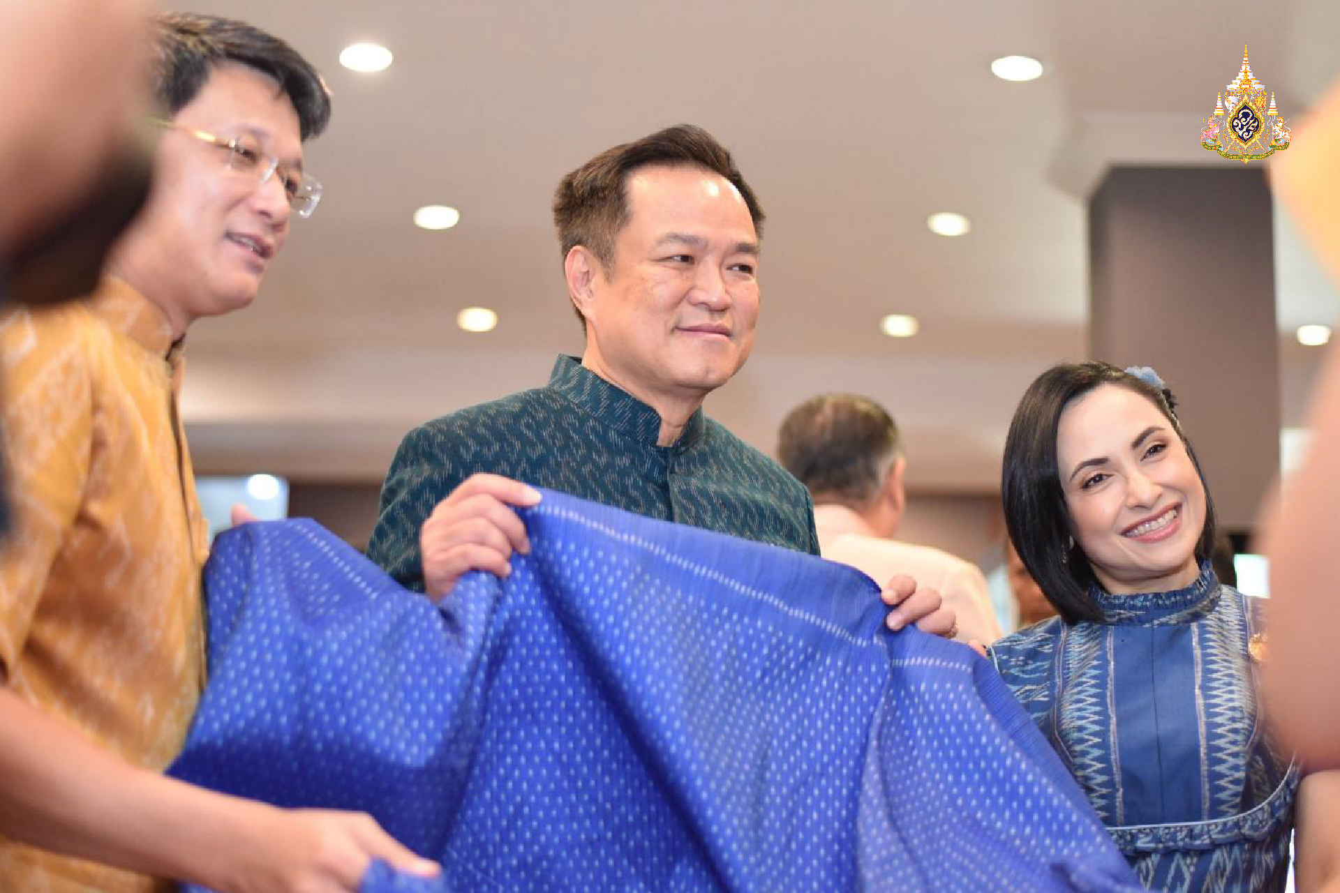 “ผ้าไทยใส่ให้สนุก”