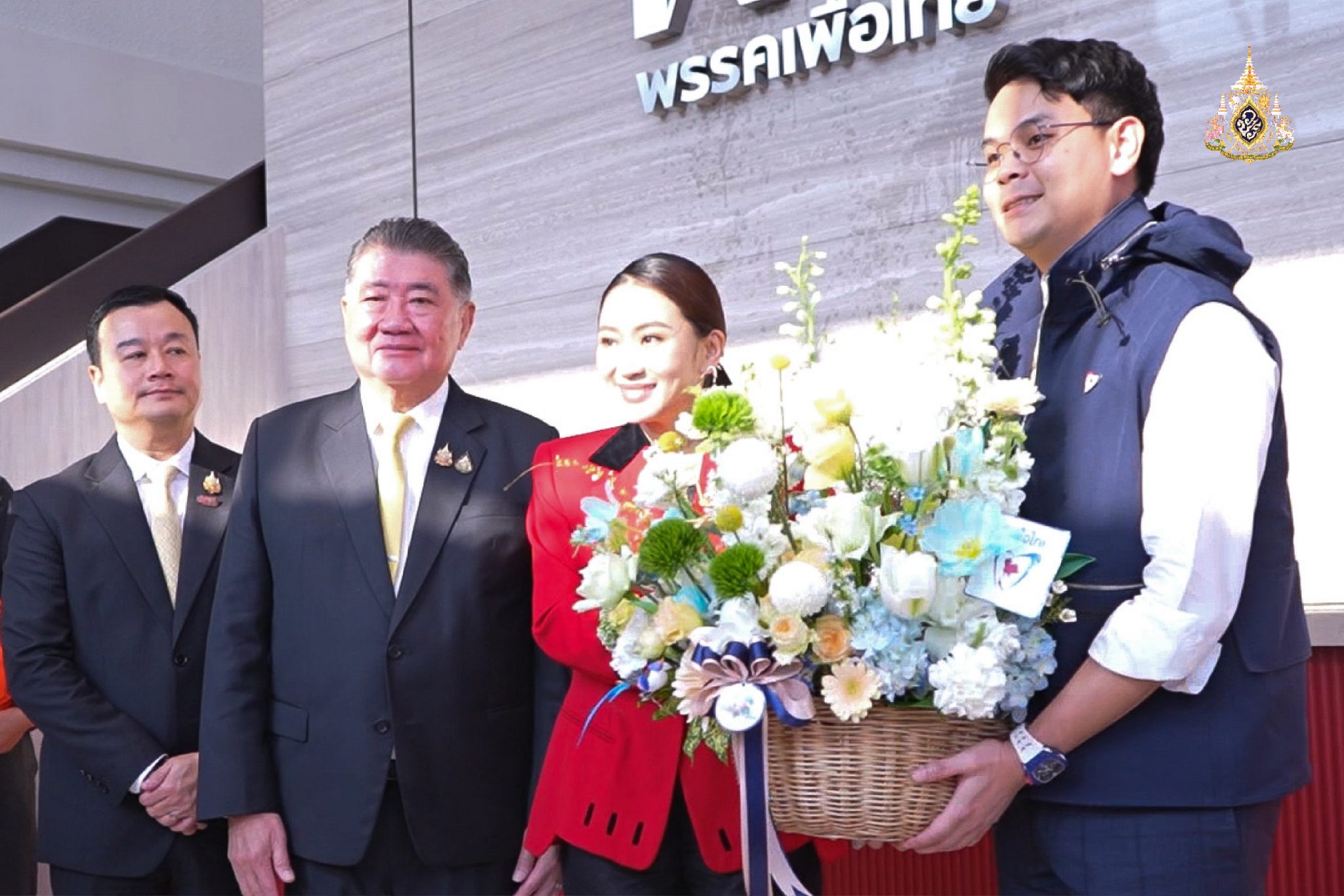 ร่วมแสดงความยินดี  เปิดที่ทำการพรรคเพื่อไทย