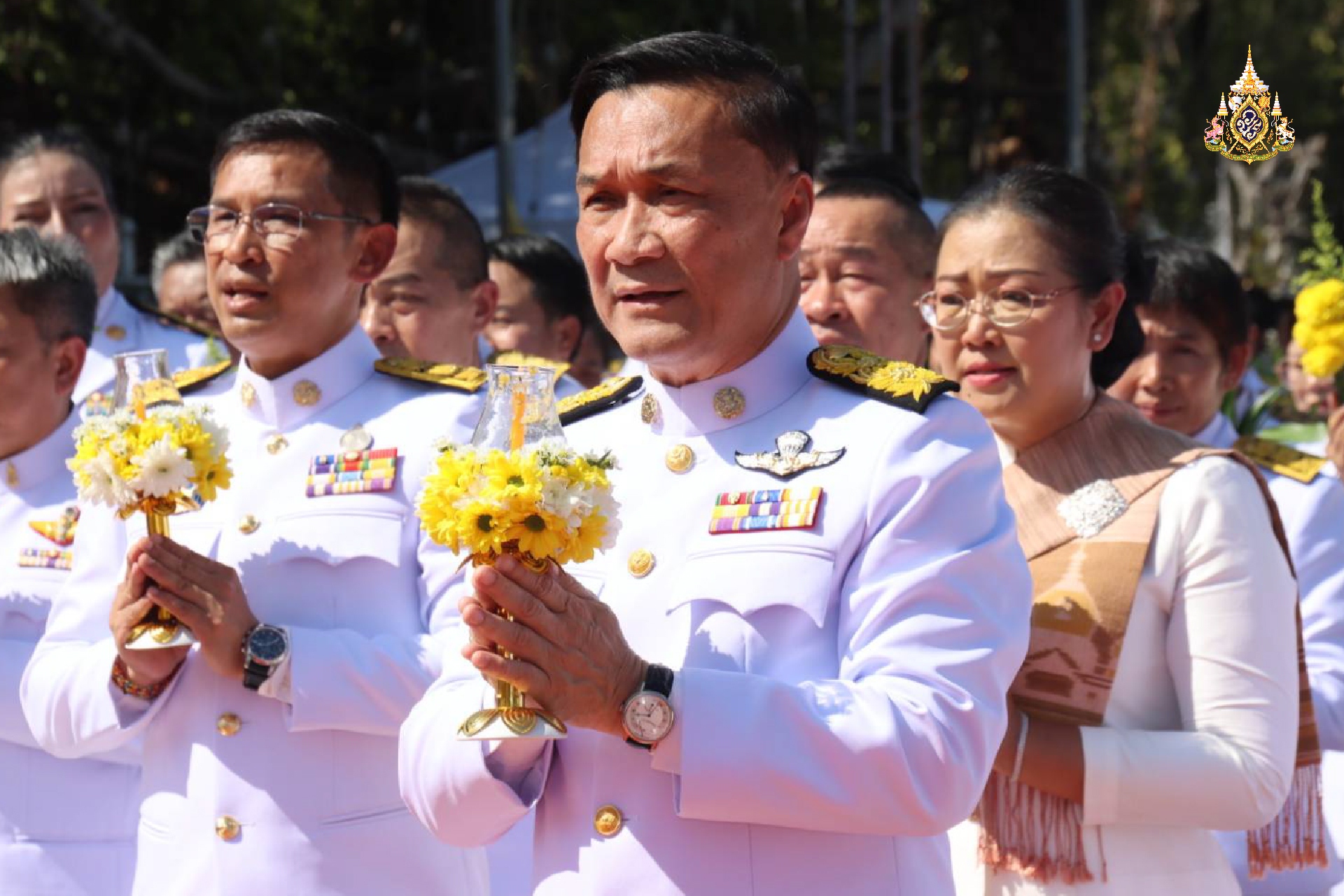 สรงน้ำพระราชทานพระบรมธาตุนาดูน และทำบุญ เวียนเทียนรอบองค์พระธาตุ เพื่อความเป็นสิริมงคลเนื่องในวันมาฆบูชา