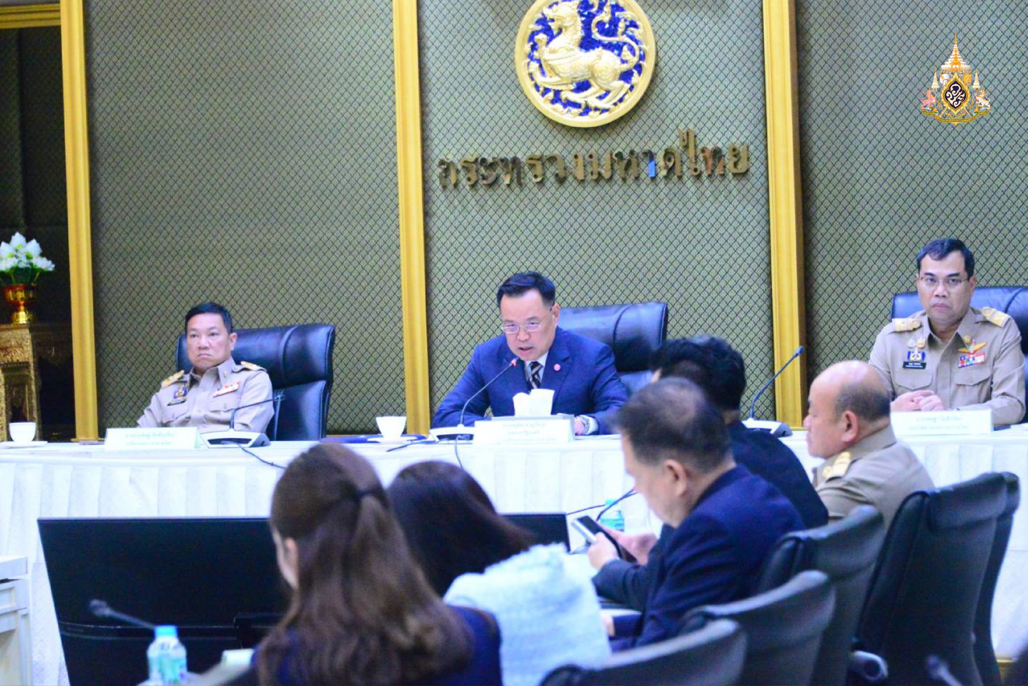 “อนุทิน” นั่งหัวโต๊ะประชุมผู้ว่าฯ-นายอำเภอ ติดตามสถานการณ์ความไม่สงบชายแดนภาคใต้