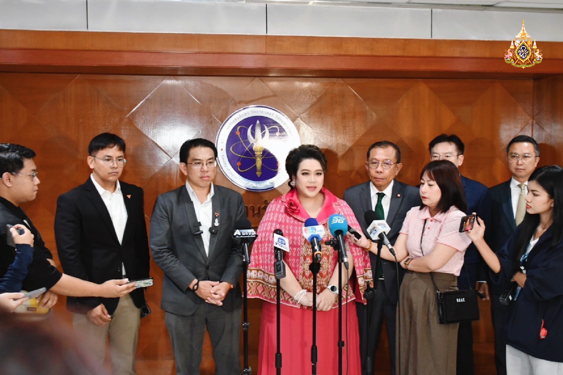 อว. แก้ปัญหามหาวิทยาลัยให้วีซ่าต่างชาติแอบลักลอบเข้ามาทำงานในไทยต่อเนื่อง