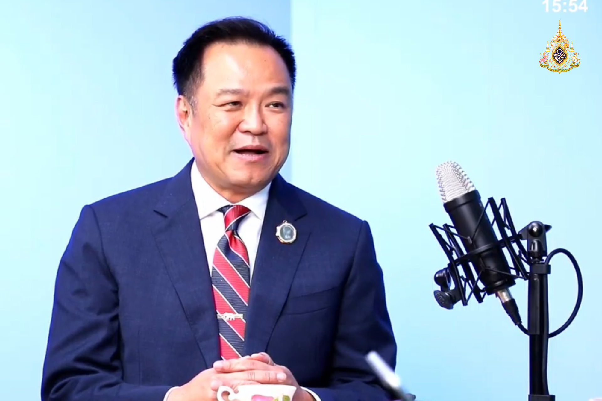 “อนุทิน” เผย “นายกฯ” ไม่เคยคุยเรื่องปรับ ครม. ย้ำ สนุกกับงาน ไม่เคยรู้สึกว่าถูกเจาะยาง