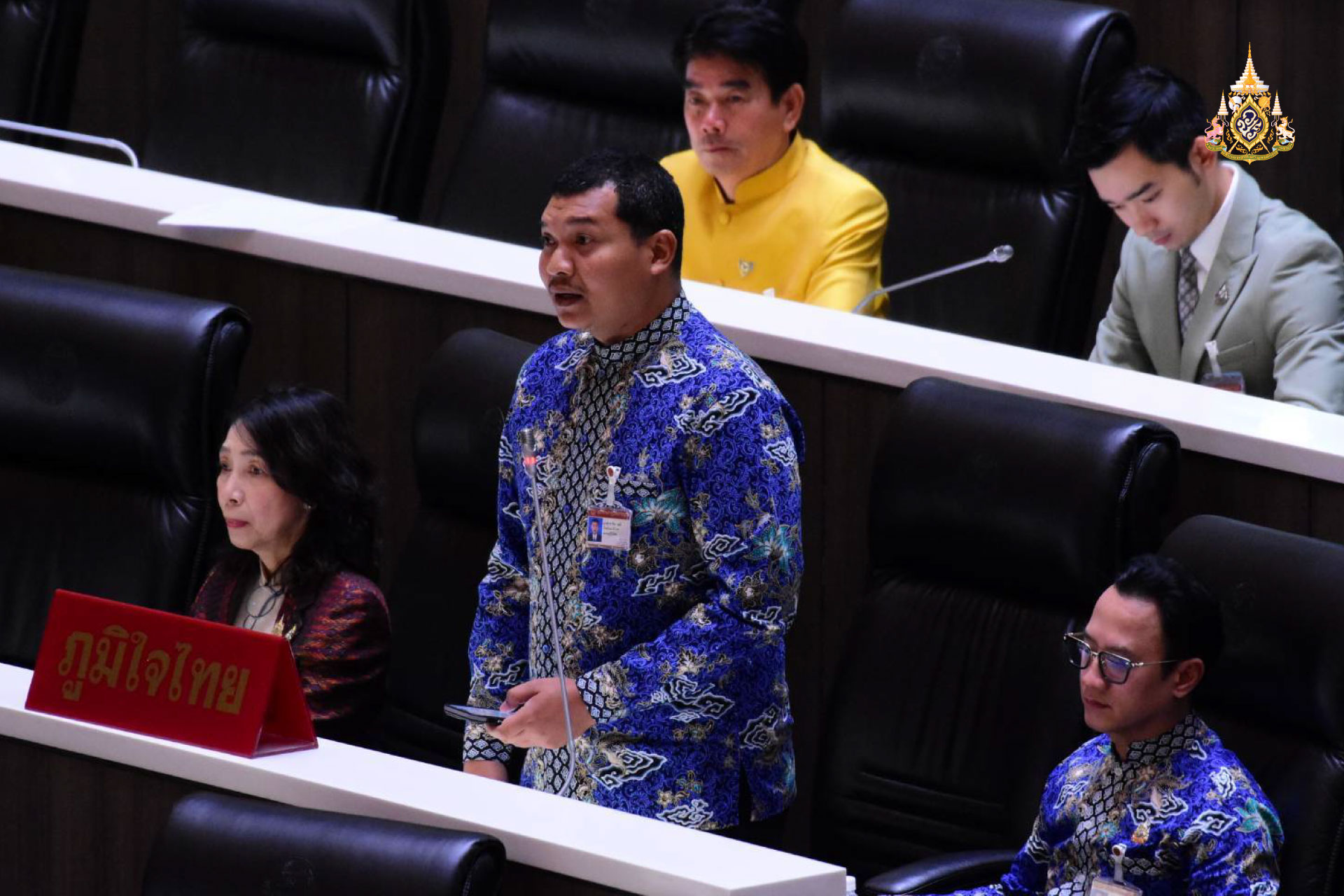 สส.ซาการียา เรียกร้องช่วย ทุเรียน ยางพารา ปาล์ม ราคาตกต่ำ หวั่น ภาษีทรัมป์ ยิ่งซ้ำเติม วอน สร้างกำแพงโรงเรียนช่วยเด็กๆ และขยายถนนแค่ 1 กม.