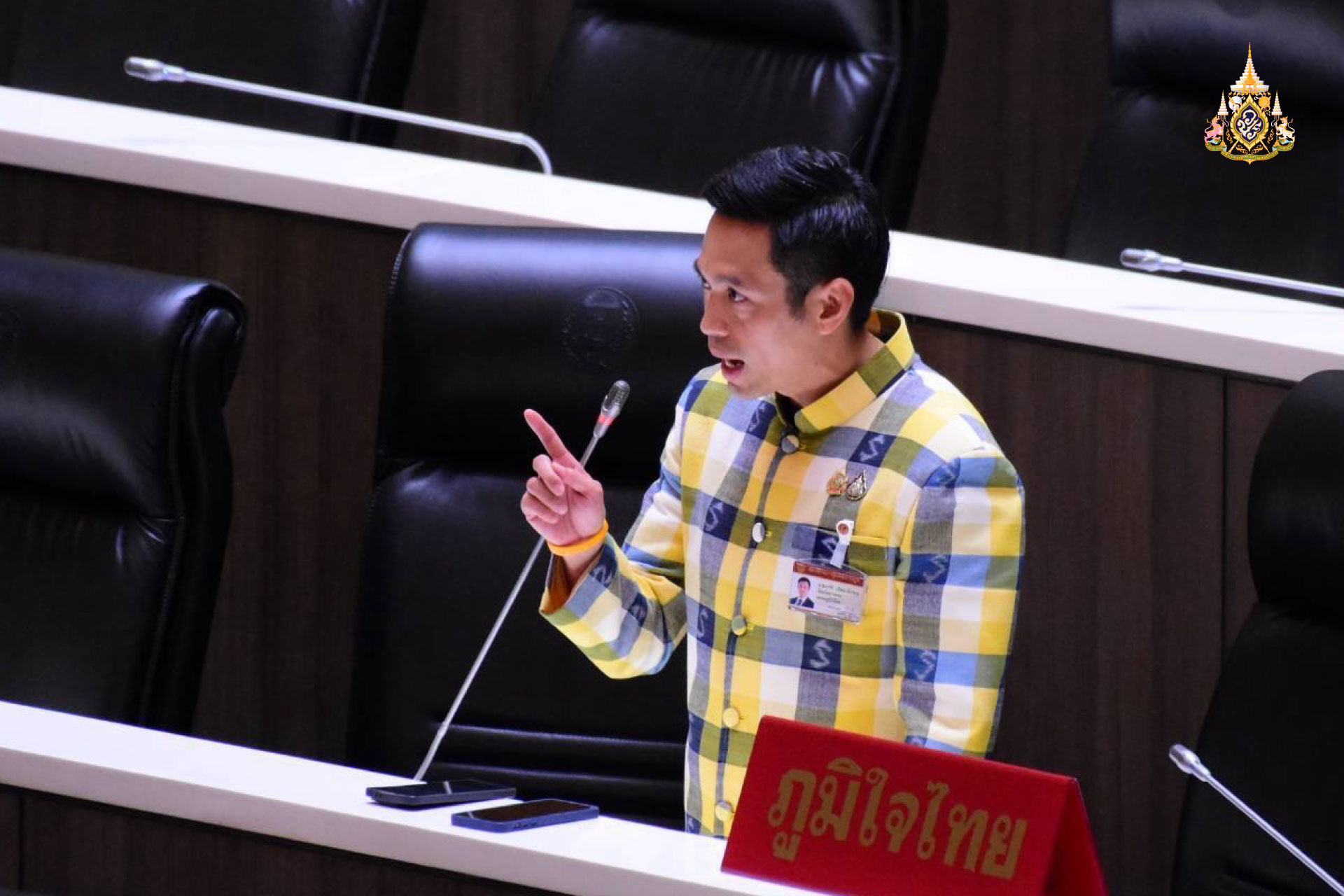 "สส.กรวีร์" โวยกลางสภา เงินช่วยเหลือชาวนา ยังไม่ถึงมือเกษตรกร ราคาข้าวตกต่ำ ไร้มาตรการช่วยเหลือ เงินกระตุ้นเศรษฐกิจประชาชน หรือ กระตุ้นเศรษฐกิจผู้รับเหมา