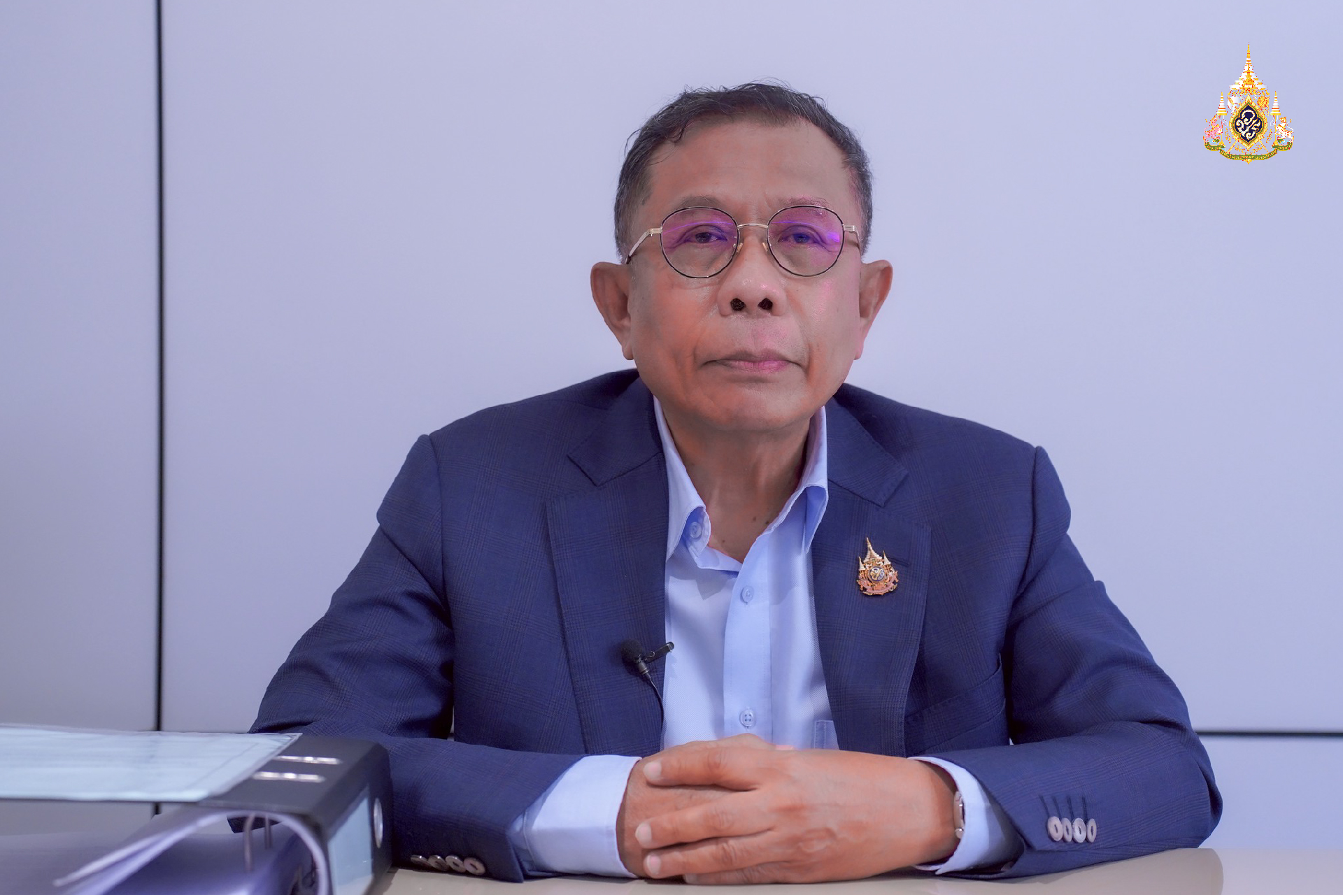 ใช้อำนาจเกินขอบเขต  ทำลายระบบราชการ