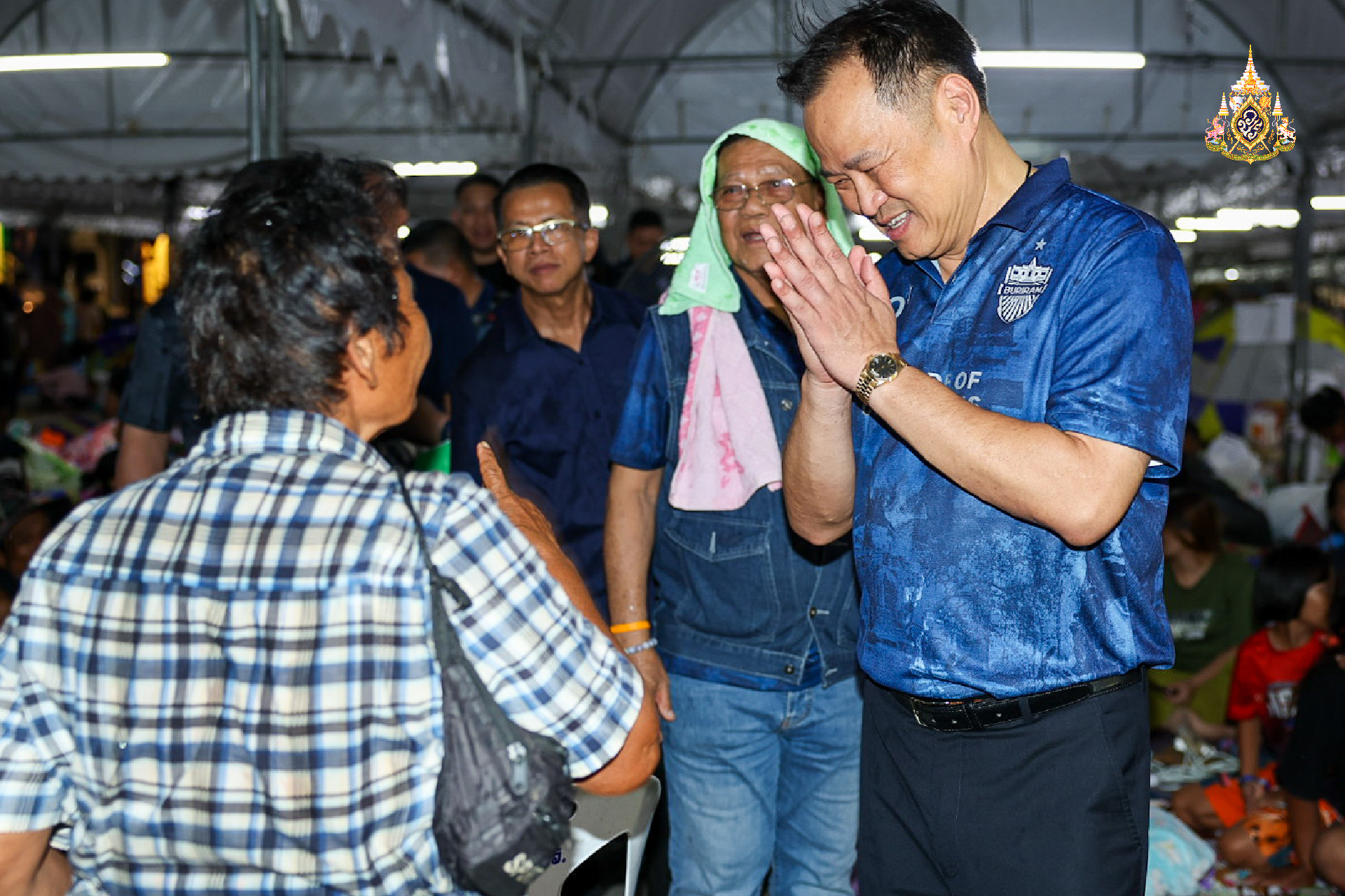 ลงพื้นที่สนามช้างฯ  ให้กำลังใจผู้ประสบภัย  ยกย่องหัวใจคนไทย “ไม่ทิ้งกัน”