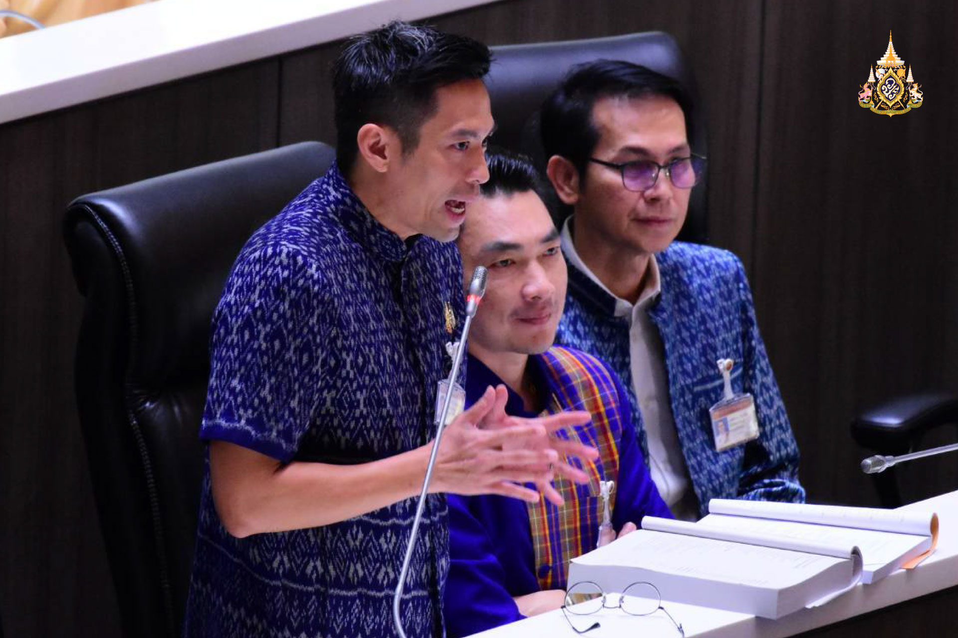 "กรวีร์" ถามงบ กรมข้าว 3.3 พันล้าน ชาวนาเมล็ดพันธุ์ไม่ถึงมือ ส่วนใหญ่มีแต่ครุภัณฑ์ สิ่งปลูกสร้าง ซัดงบ กรมช้ลฯ 4 หมื่นล้าน แผนแก้น้ำท่วม น้ำแล้งยั่งยืนหรือไม่