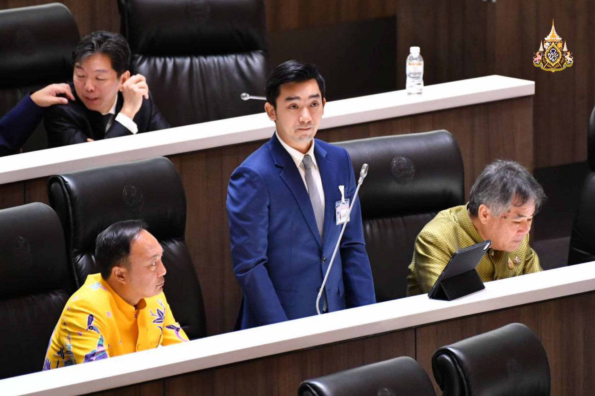 สส.สยาม จี้รัฐสร้างสนามกีฬา จ.บึงกาฬ ถามงบ 90 ล้าน ผ่านมา 10 ปี มีแค่รั้วเก่า ๆ กับโครงสร้างพัง ๆ สร้างมาเพื่ออะไร