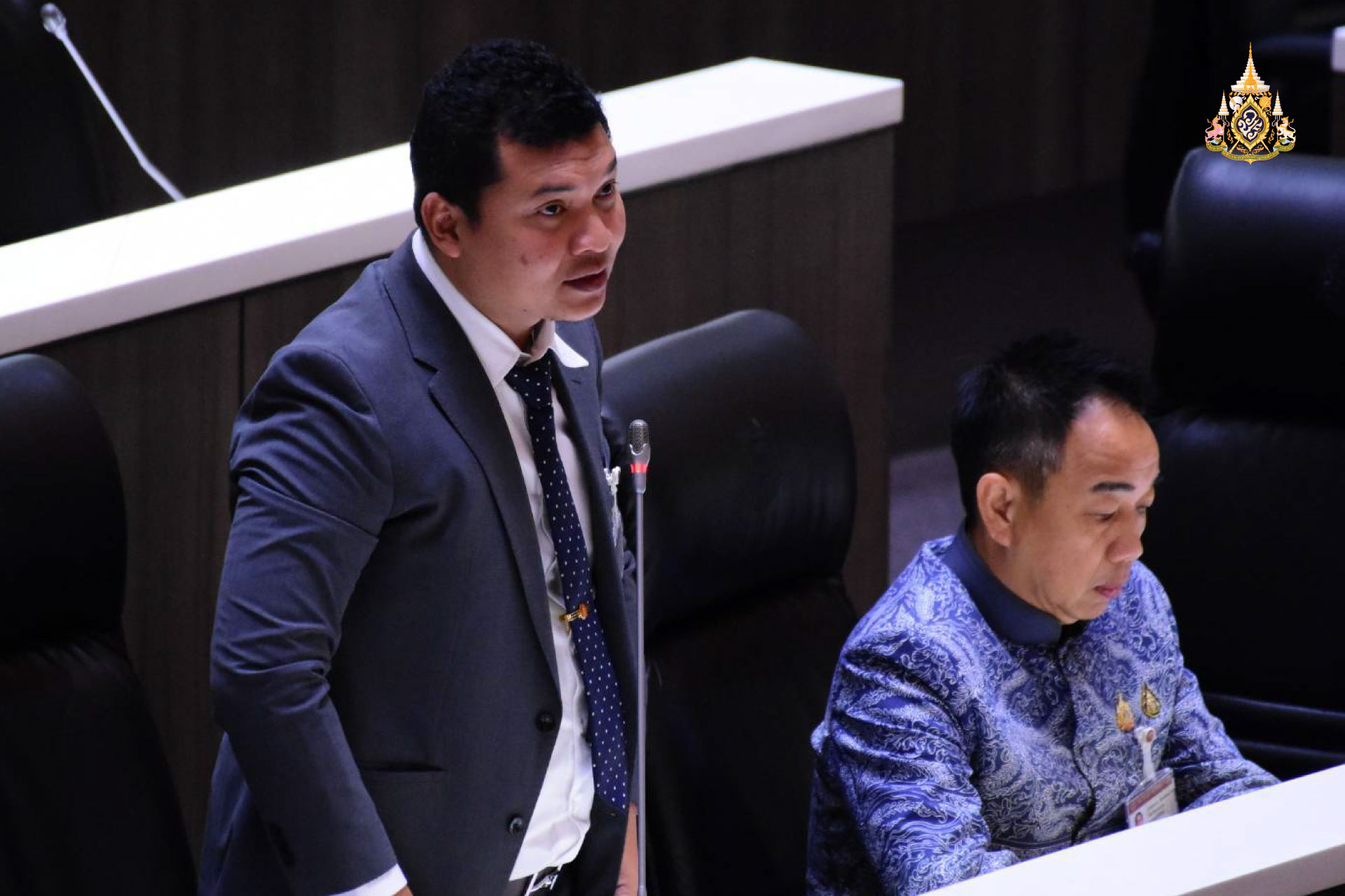 จี้ แก้ไฟฟ้าดับบ่อย จัดงบซ่อมสะพานบ้านไอกรอส ขยายช่องจราจร ติดตั้งป้ายควบคุมความเร็วและทางม้าลายหน้า รร.จะแนะ และตั้งไฟส่องสว่างถนน ทช.4013