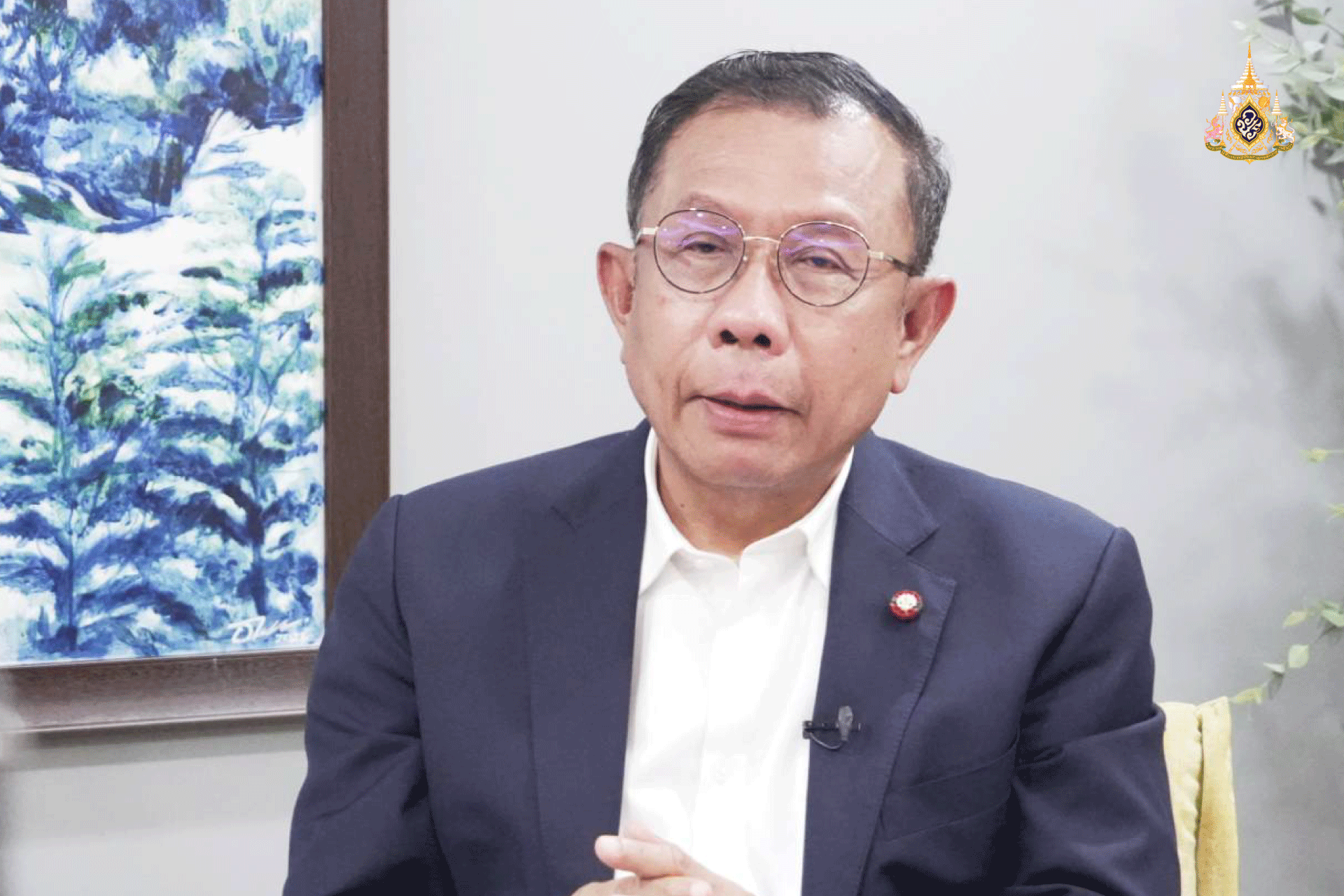 ถาม "อดีตนายก" ถูกศาลวินิจฉัย เมื่อหัวหน้าพรรคให้ออก กก.บห.ก็ต้องพ้นทั้งคณะ หรือมีเงาซาตานอยู่เบื้องหลัง ไม่ยอมหนี