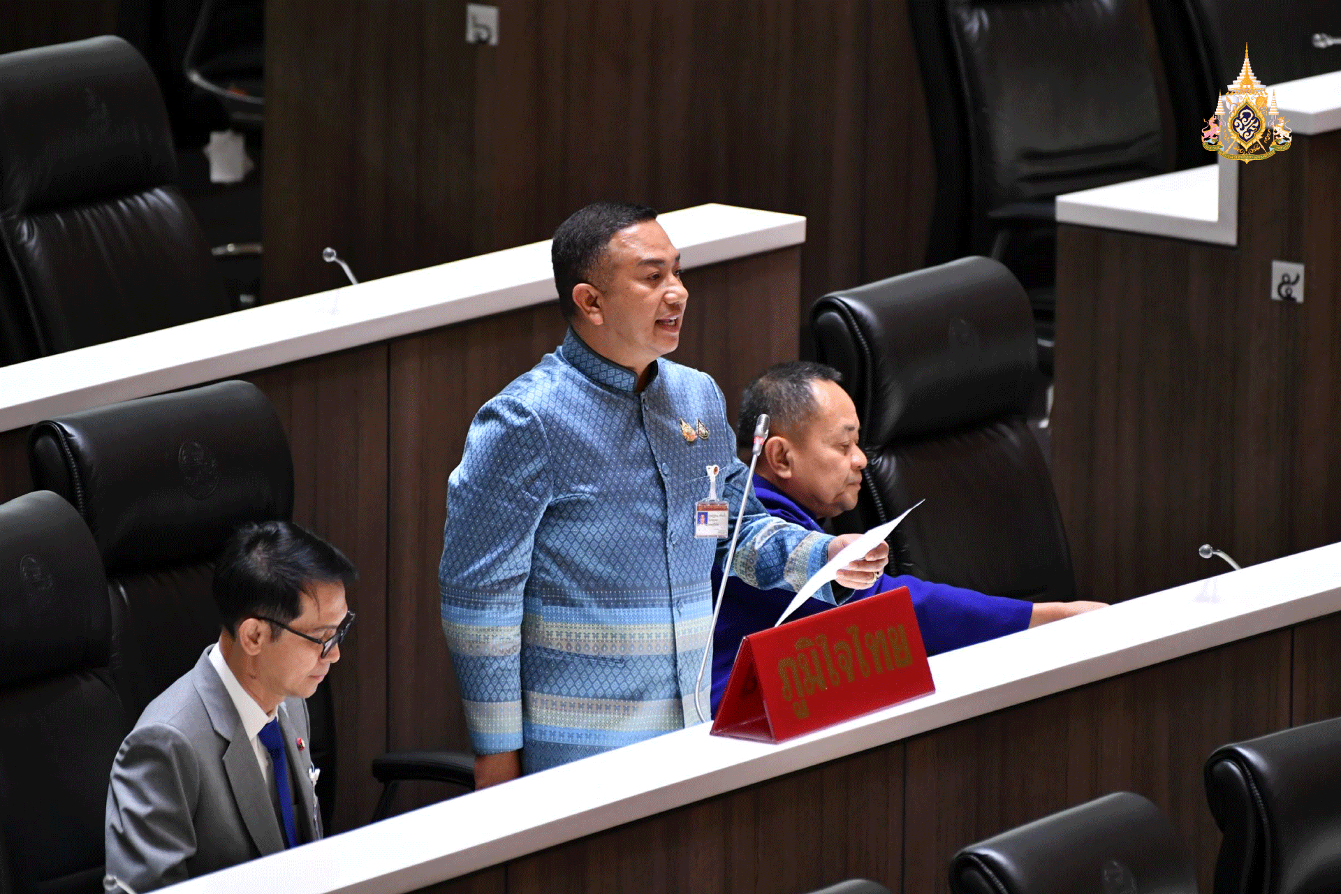 เสนอสภาฯ สร้างนักการเมืองพันธุ์ใหม่ กู้ศรัทธา ชี้อาชีพนักการเมืองถูกดูแคลน