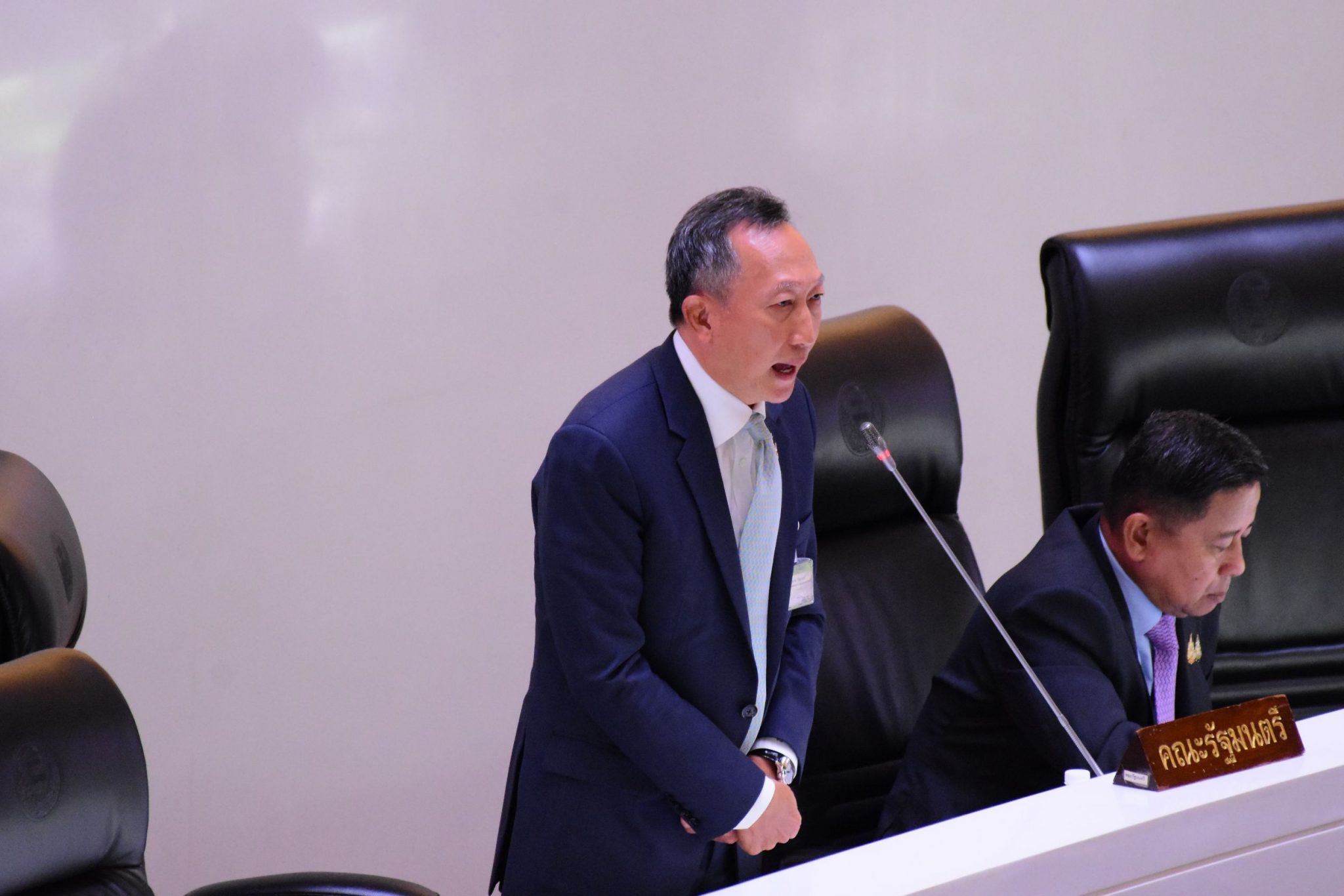 วิกฤติหนี้ครัวเรือนไทย ใกล้ถึงฟางเส้นสุดท้าย