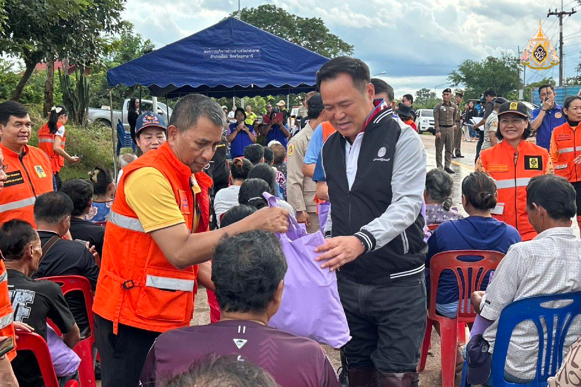 รัฐบาลไม่ทอดทิ้งผู้ประสบภัย ! มอบถุงยังชีพ-ตรวจสะพานขาด
