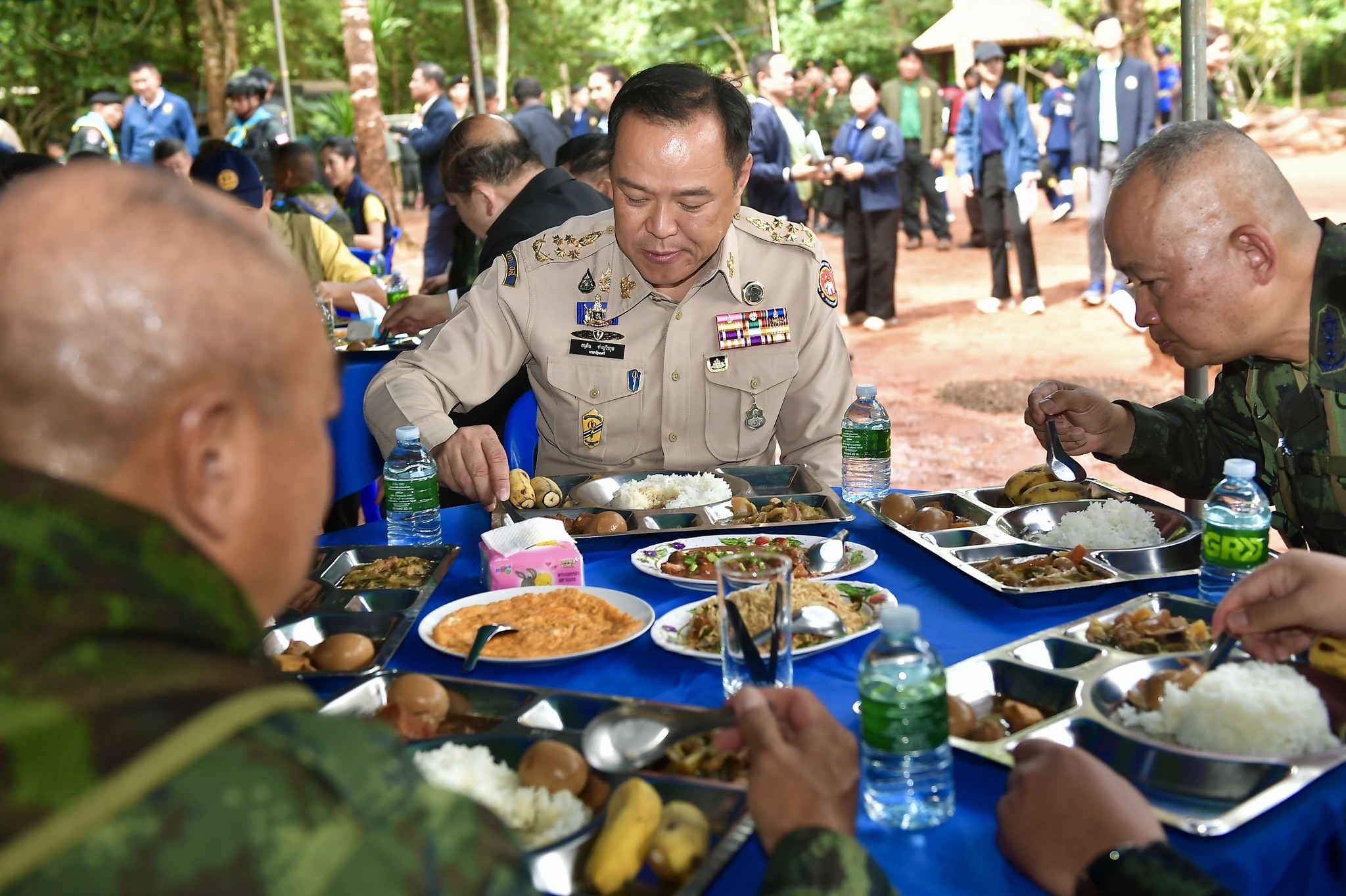 เยี่ยมทหารชายแดนสุรินทร์ ร่วมโต๊ะมื้อกลางวัน–ย้ำสนับสนุนภารกิจ