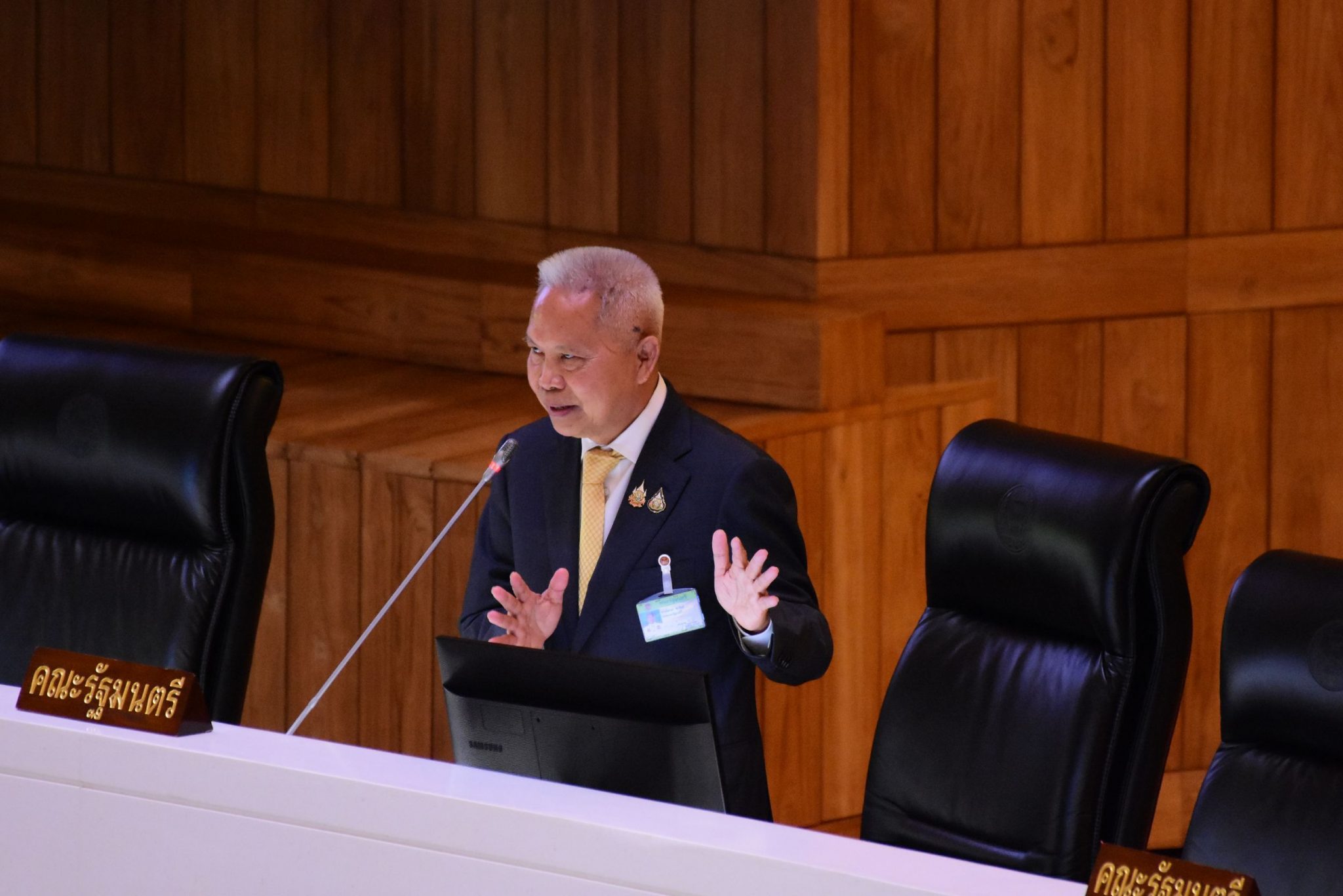 แจงกระทู้สด เยาวชนขาด "ภูมิความรัก" ต้นตออบายมุขและยาเสพติด