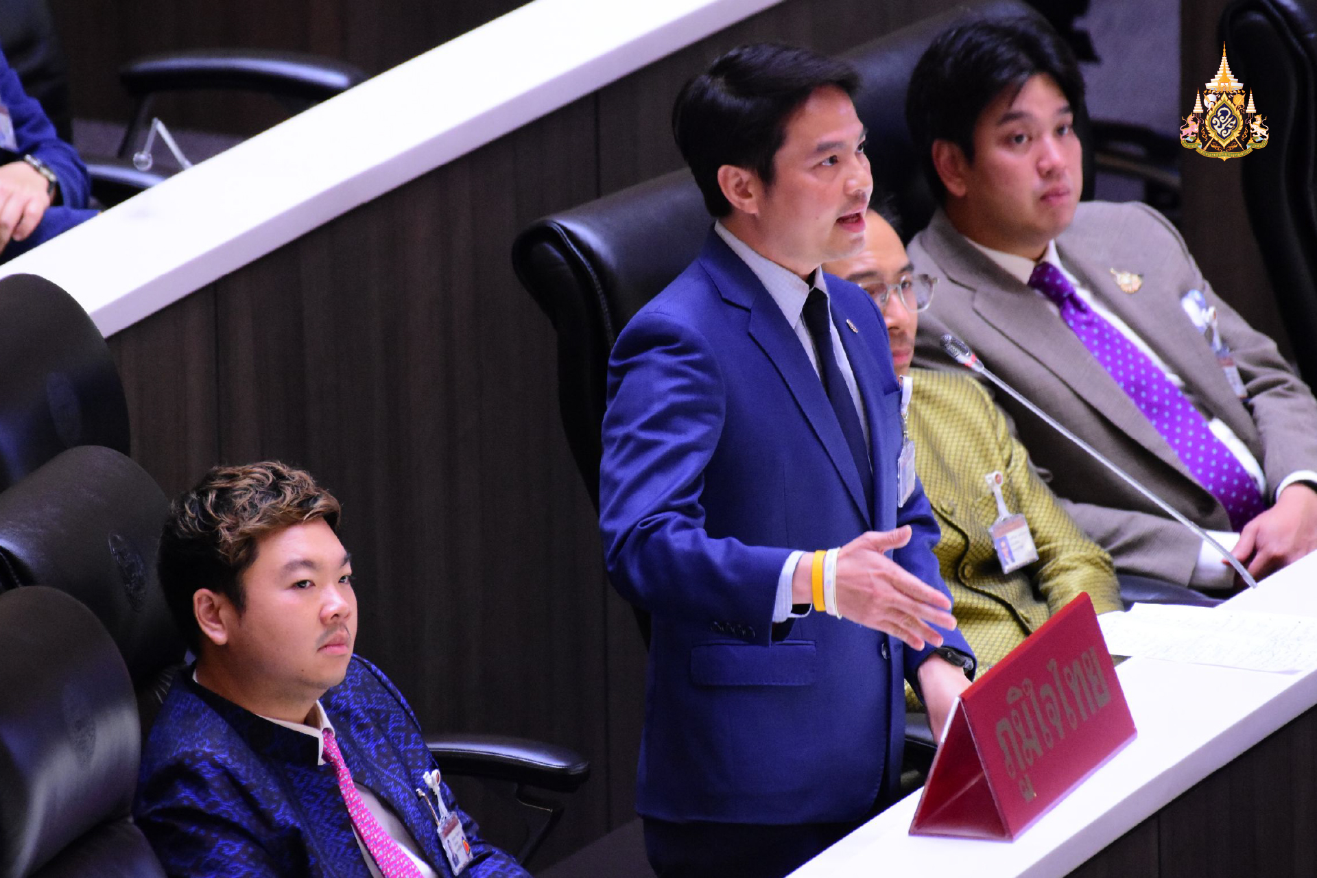 ‘ภท.’ ยอมถอยคนละก้าว วอน ‘สภา’ ลดทิฐิแก้รธน.ด้วยสามัคคี พร้อมปรับเนื้อหาร่างแก้รธน. เพิ่มการมีส่วนร่วมประชาชน