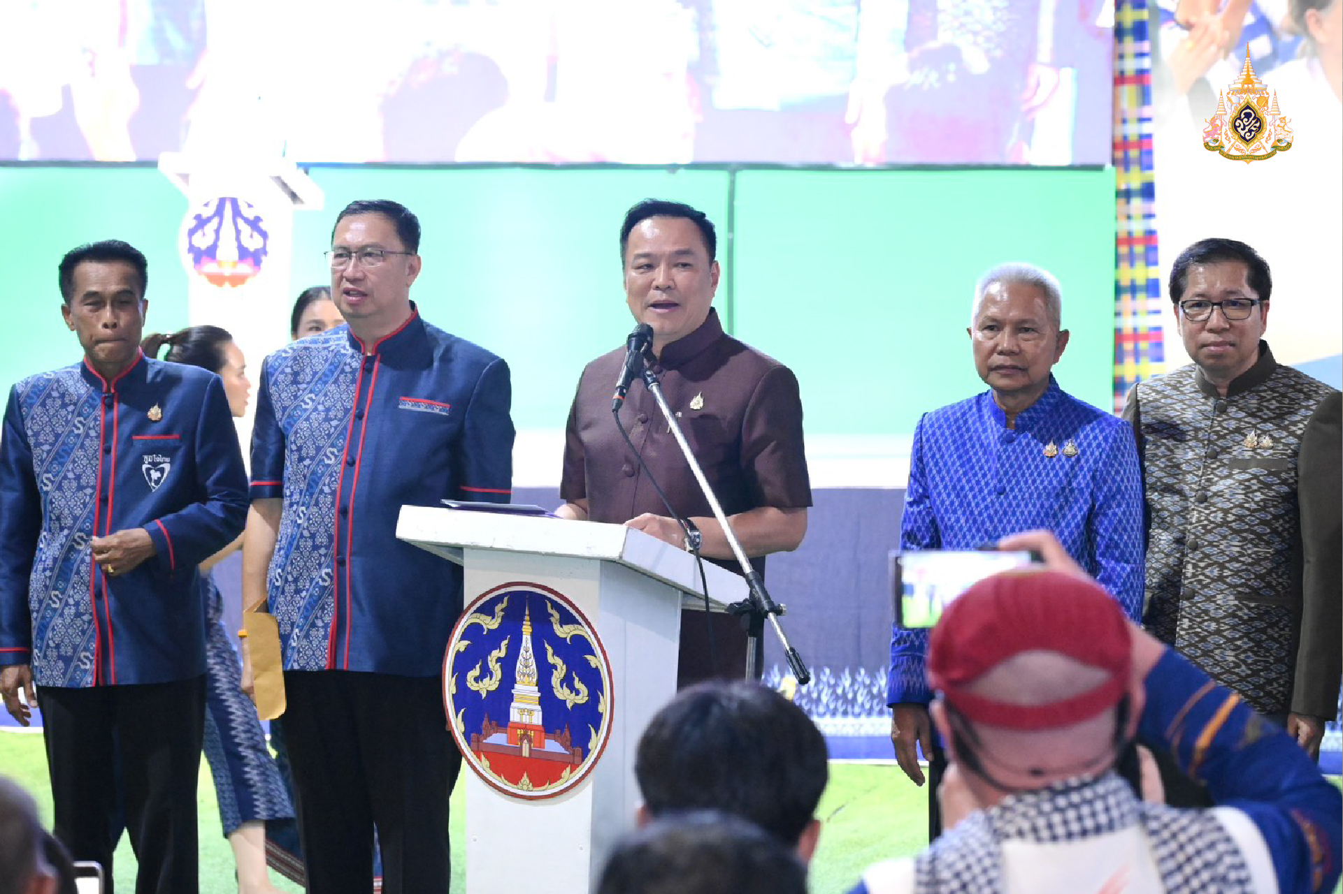 “อนุทิน” ลงพื้นที่นครพนม ปลุกใช้สิทธิ “คนละครึ่งพลัส” ชูนโยบายพักหนี้ 1 แสนบาท เดินหน้าฟื้นเศรษฐกิจฐานราก