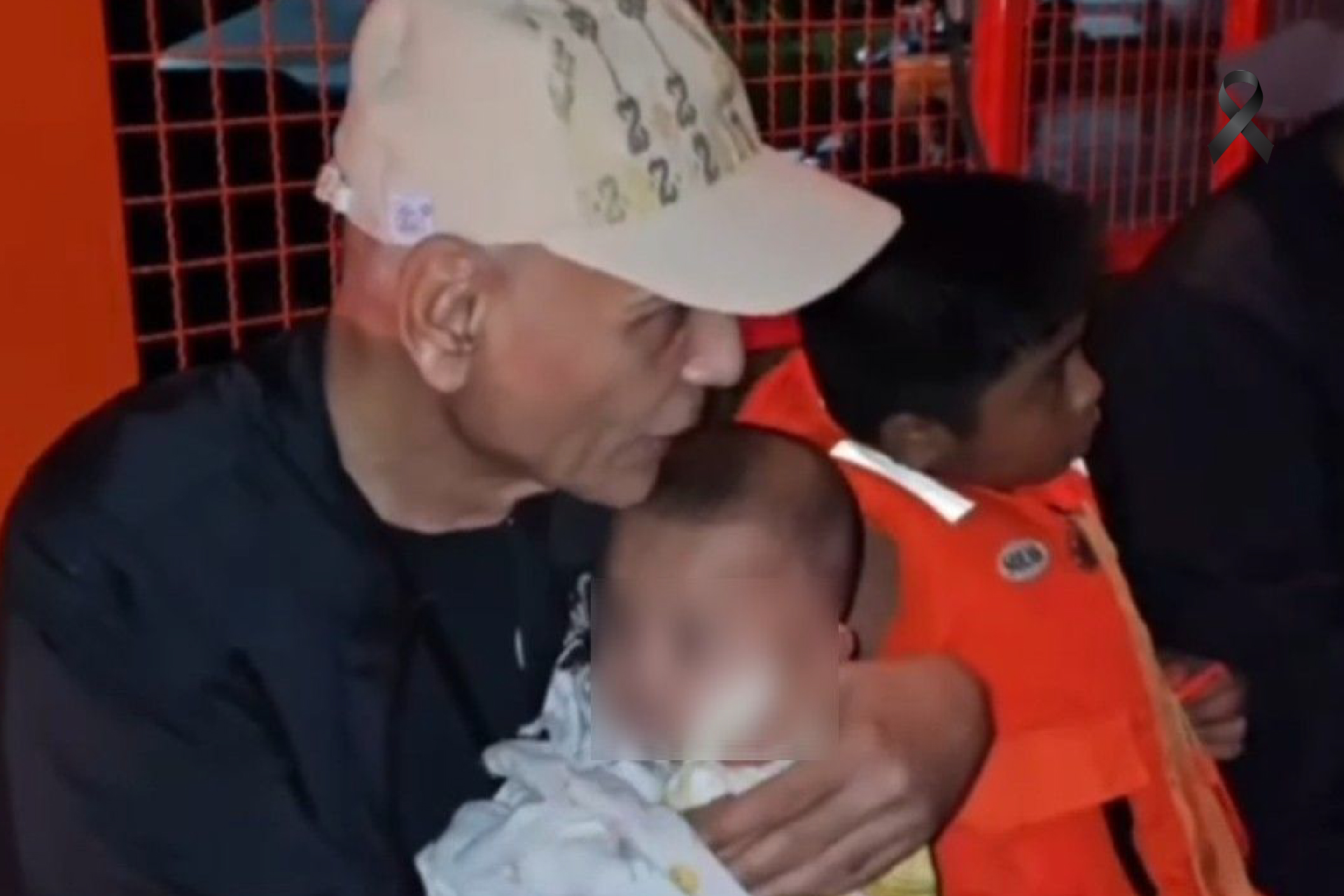 เสริมทัพลุยน้ำท่วมใต้ นำเจ็ตสกีและทีมขับเรือท้องแบน โดรนส่งอาหาร รถกระบะลุยน้ำ พร้อมส่งสิ่งของอุปโภคบริโภคช่วยเหลือ