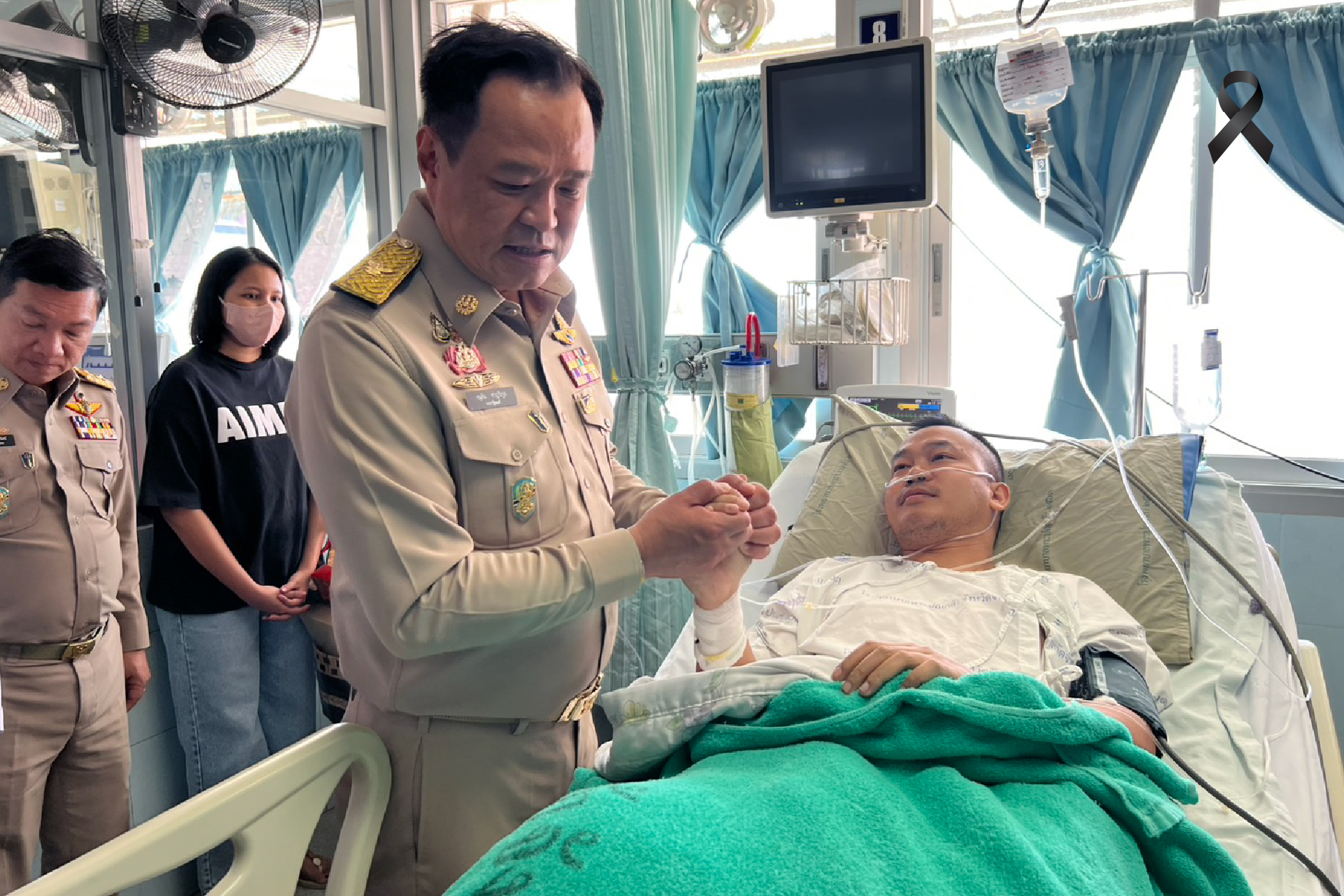 บินด่วนเยี่ยมทหารนาวิกโยธิน เหยียบทุ่นระเบิดชายแดนตราด สูญเสียขาเป็นรายที่ 8 ย้ำรัฐบาล–กองทัพไม่ทอดทิ้ง ดูแลเต็มที่