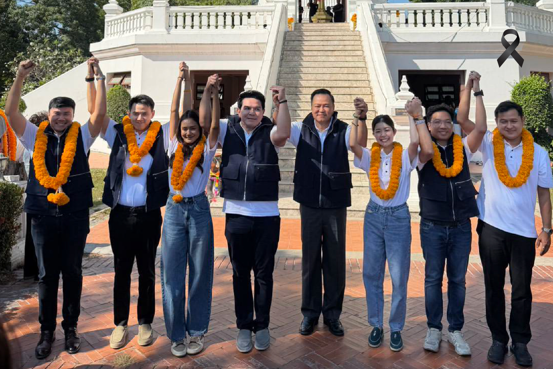 ลุ้นจับเบอร์ผู้สมัคร สส.อยุธยา  สักการะศาลหลักเมือง เอาฤกษ์ เอาชัย