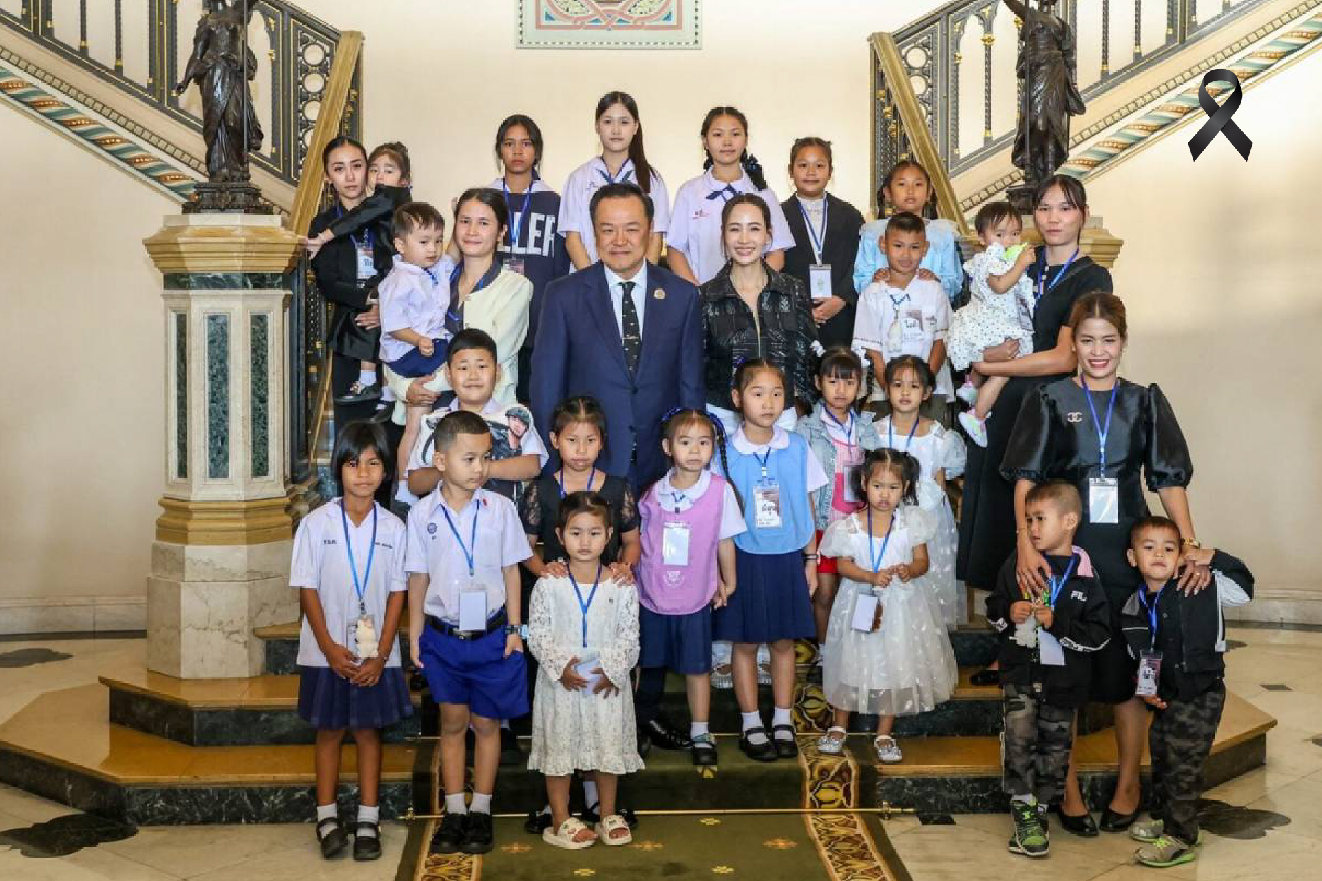 ร่วมถ่ายภาพบุตรวีรชน รับวันเด็ก ส่งกำลังใจบุตรหลานผู้เสียสละ