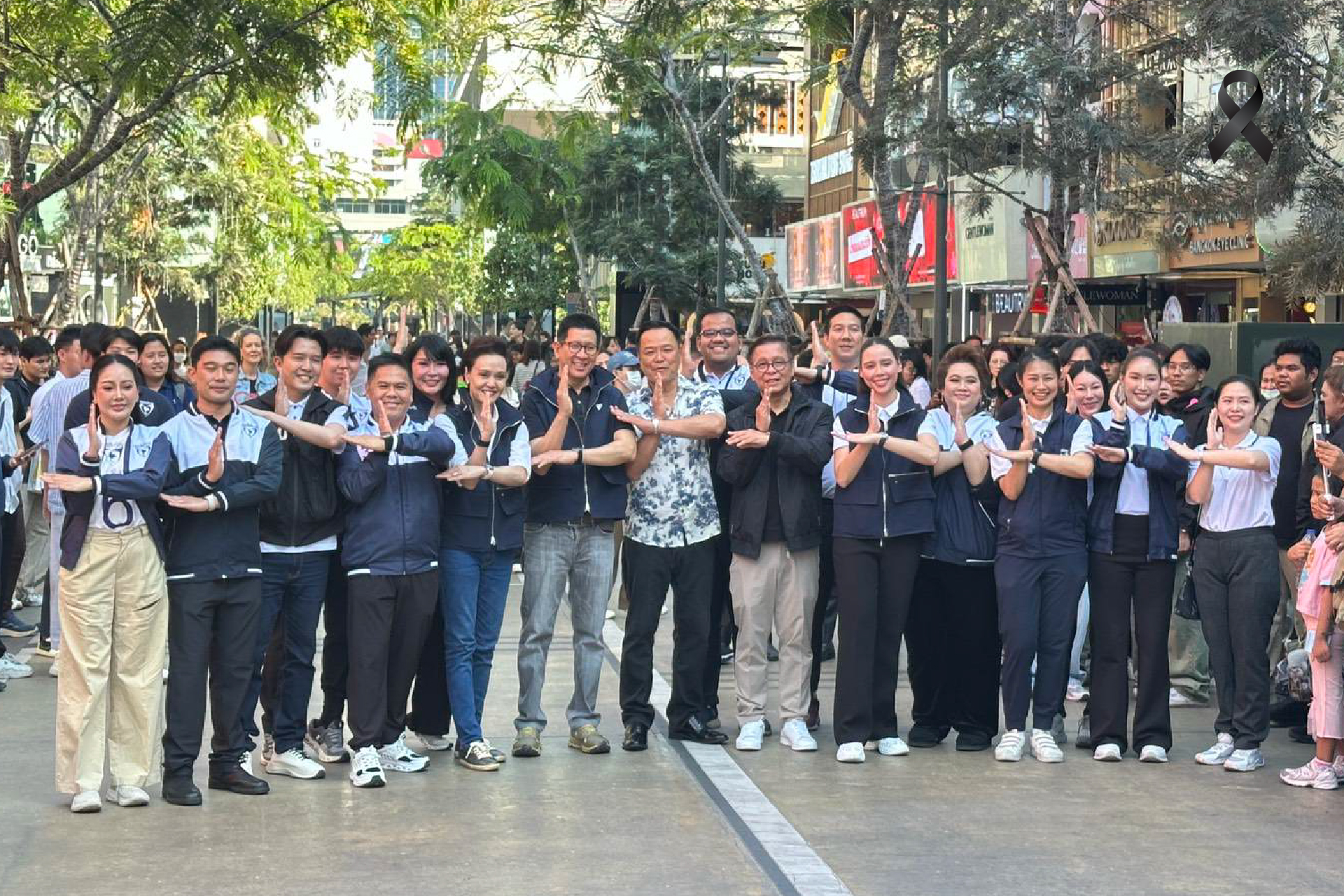 ลงพื้นที่ “สยามสแควร์”  ประชาชนแห่ให้กำลังใจ