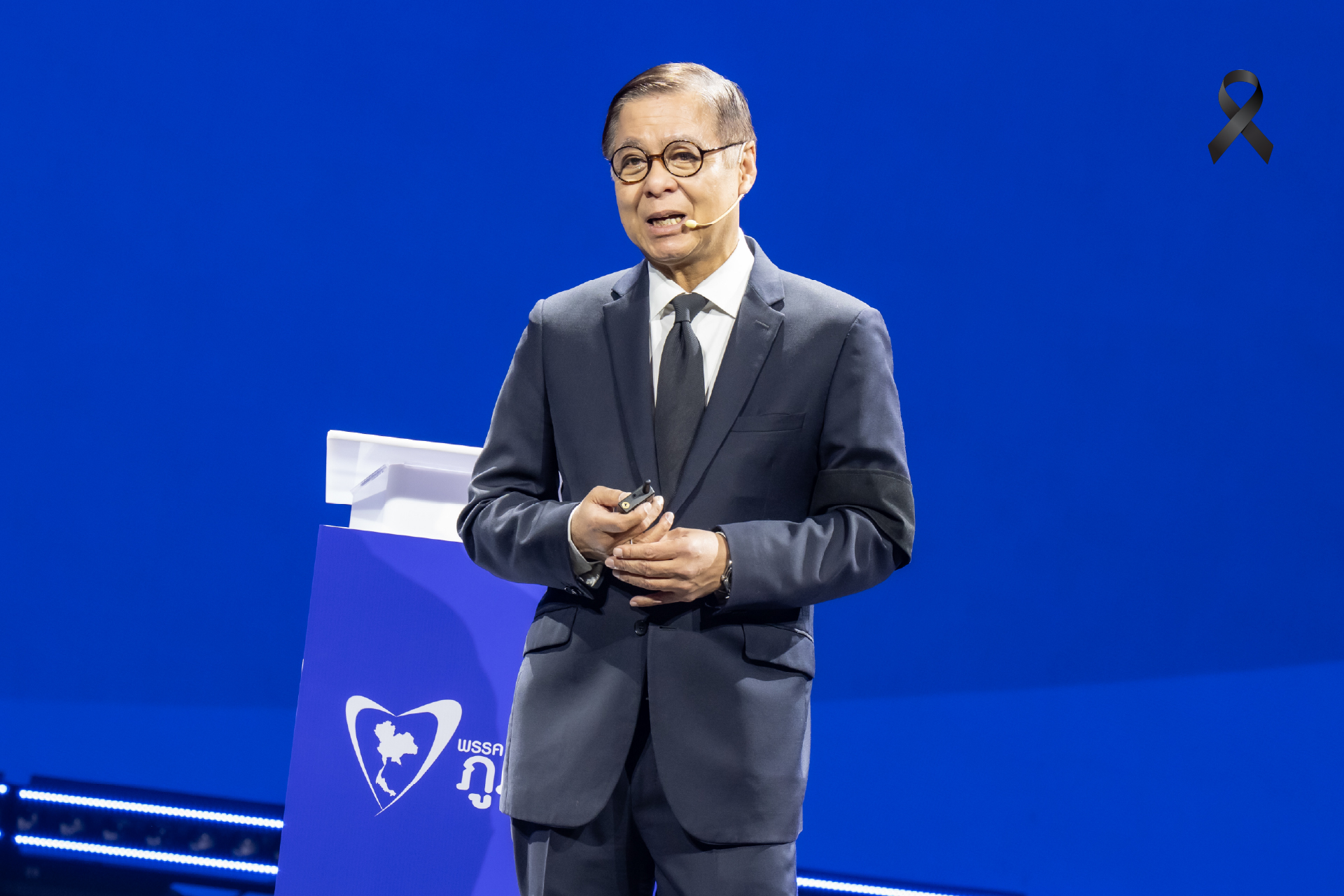 ให้อิสระในการทำงาน  แนวทางพรรคสอดคล้อง