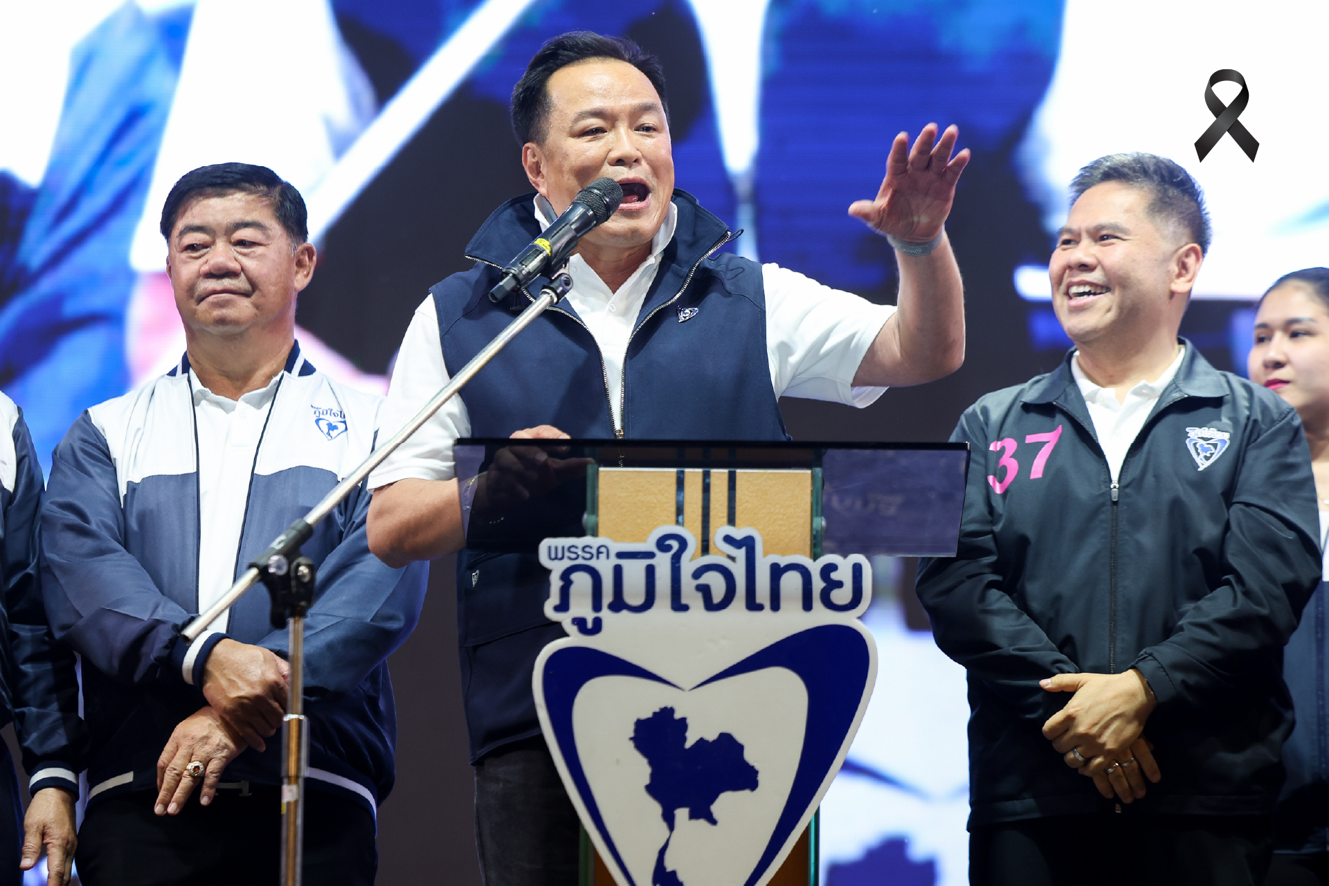 ปราศรัยสุพรรณฯ อ้อนขอคะแนนยกทีม ดันราคาพืชผลเกษตร